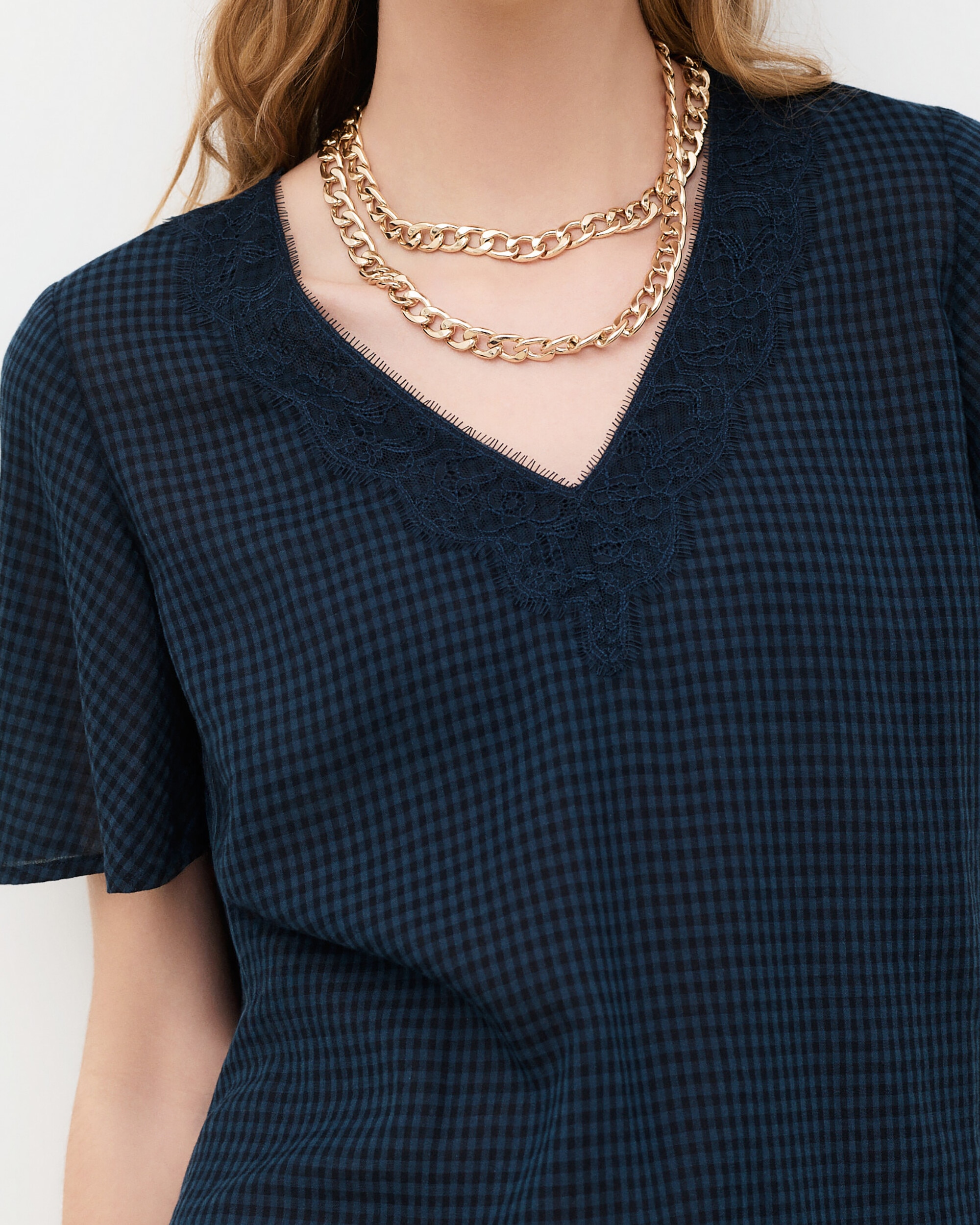 Camiseta de mujer con cuello pico y estampado de cuadros - Caroll - Azul Azul-3