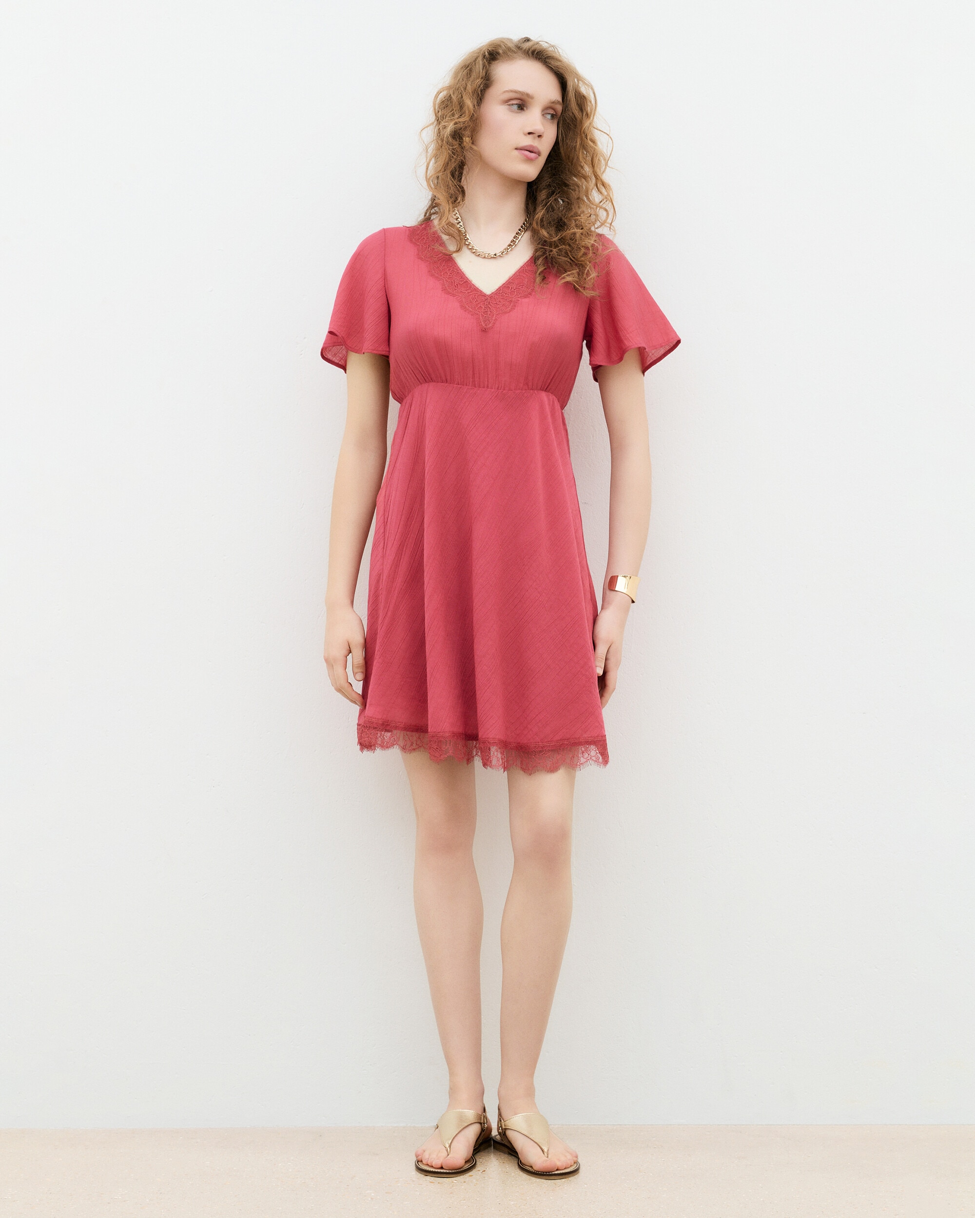 Vestido corto con detalles de encaje - Caroll - Rosa Rosa-1