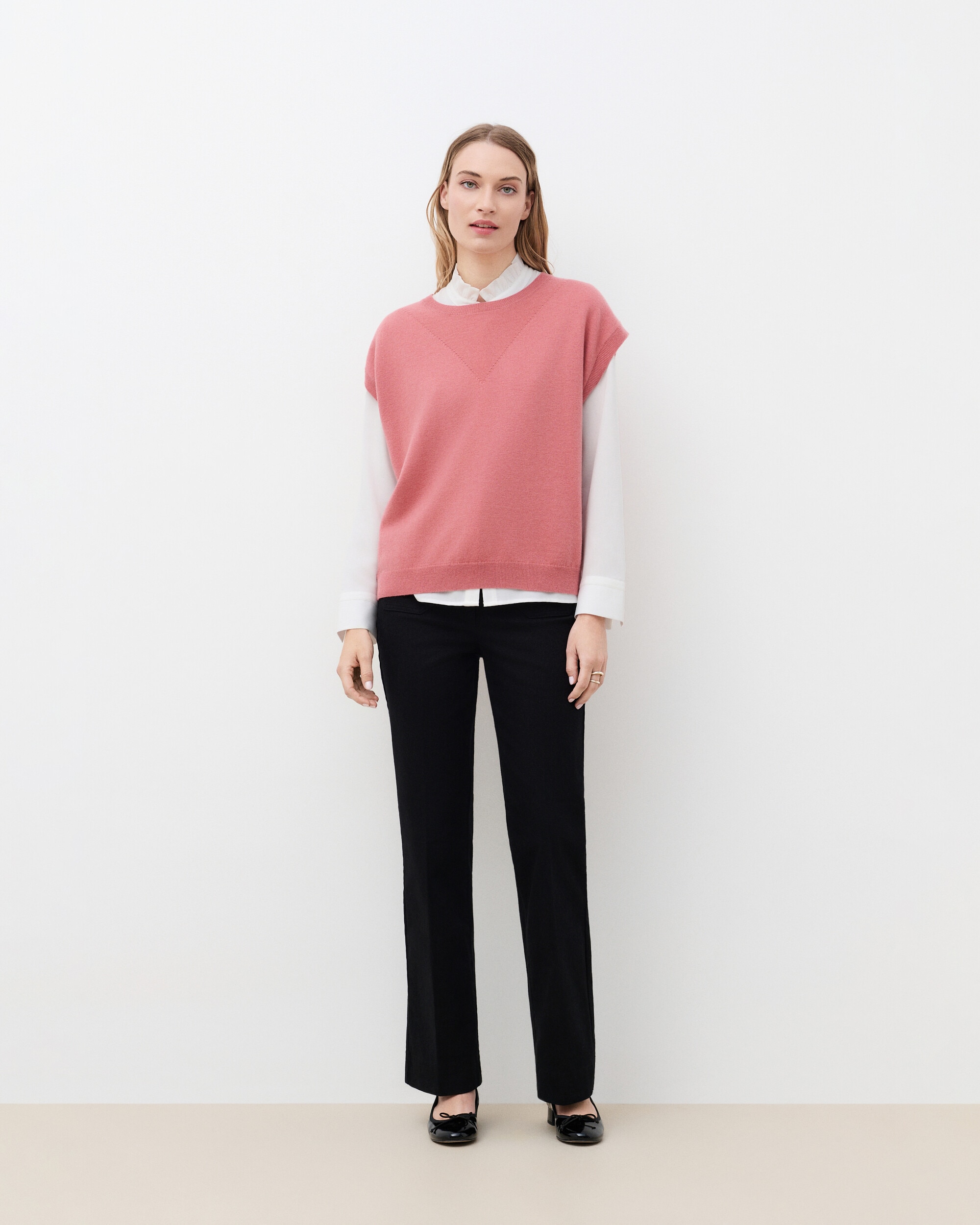 Imagen 0 de Chaleco de mujer con escote pico en lana 100% Rosa