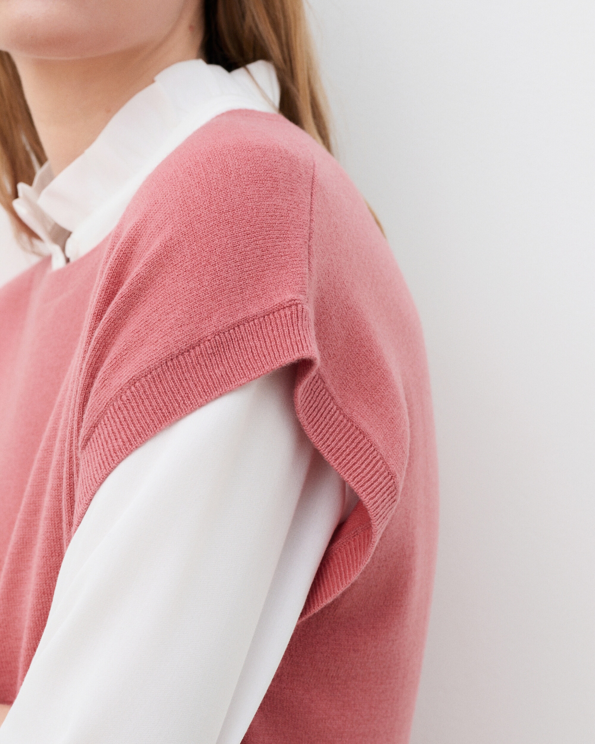 Chaleco de mujer con escote pico en lana 100% - Caroll - Rosa Rosa-3