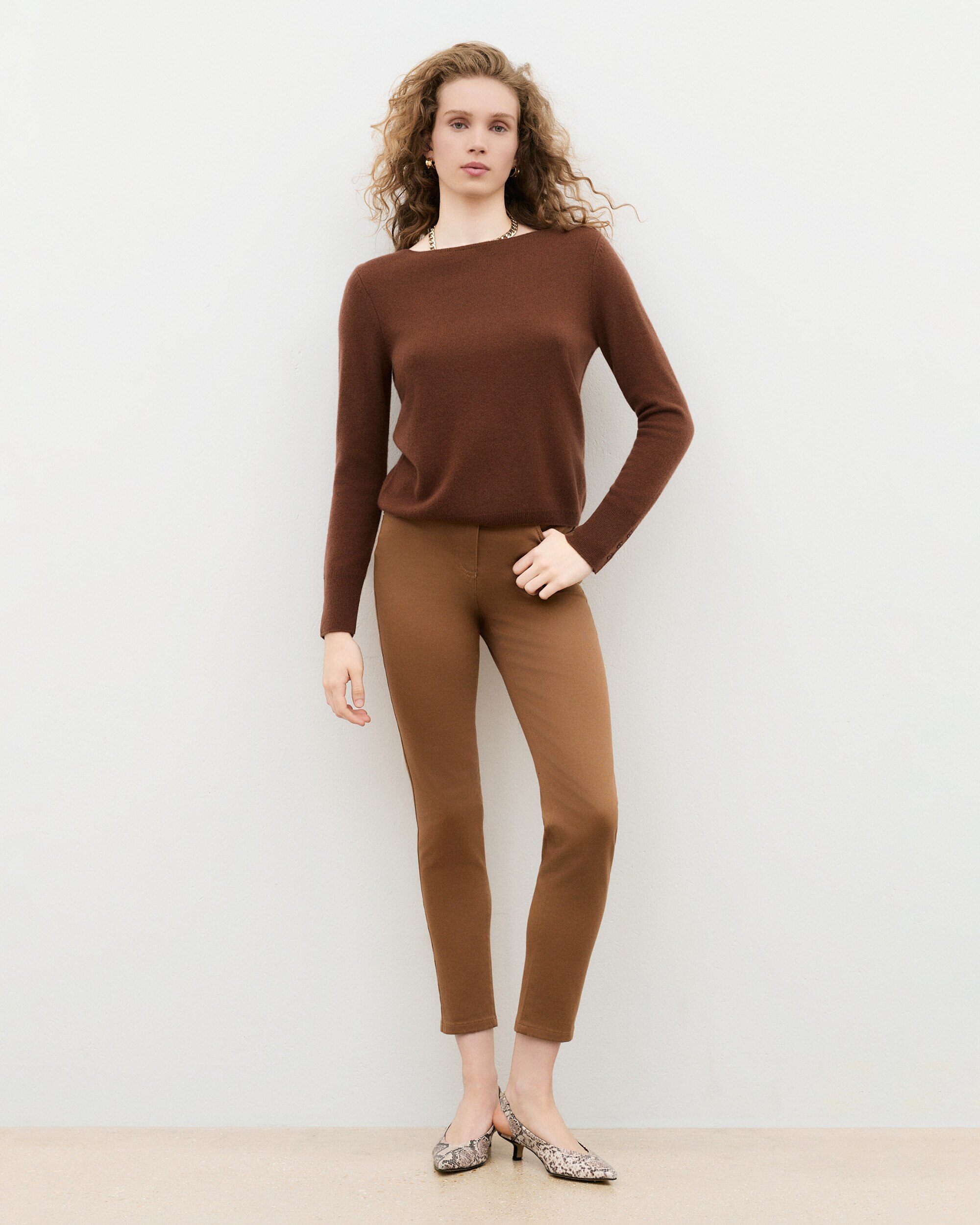 Imagen 0 de Jersey de mujer con escote redondo en cashmere 100% Marrón