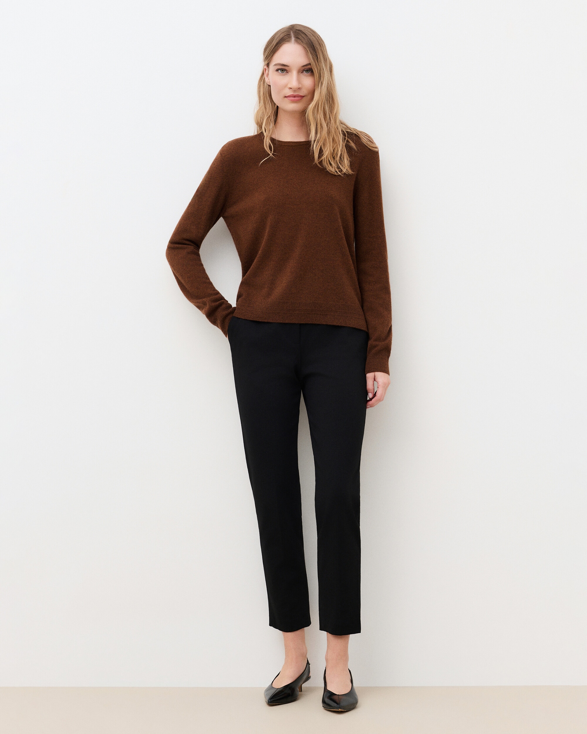 Imagen 1 de Jersey de mujer con cuello redondo en cashmere 100% Marrón