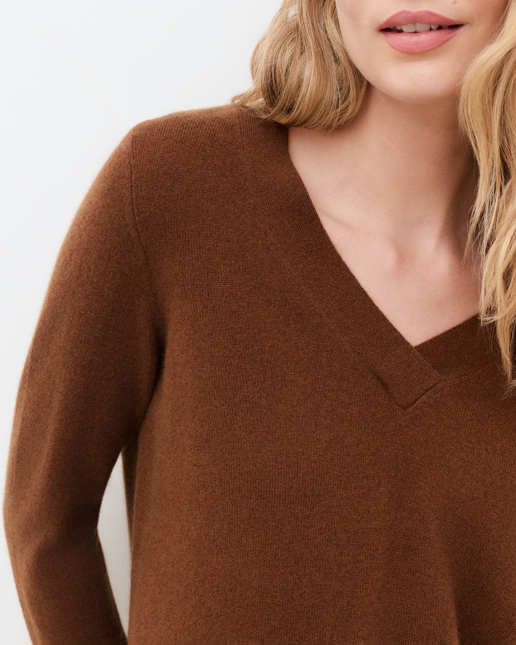 Jersey de mujer con escote pico en cashmere 100% - Caroll - Marrón Marrón-3