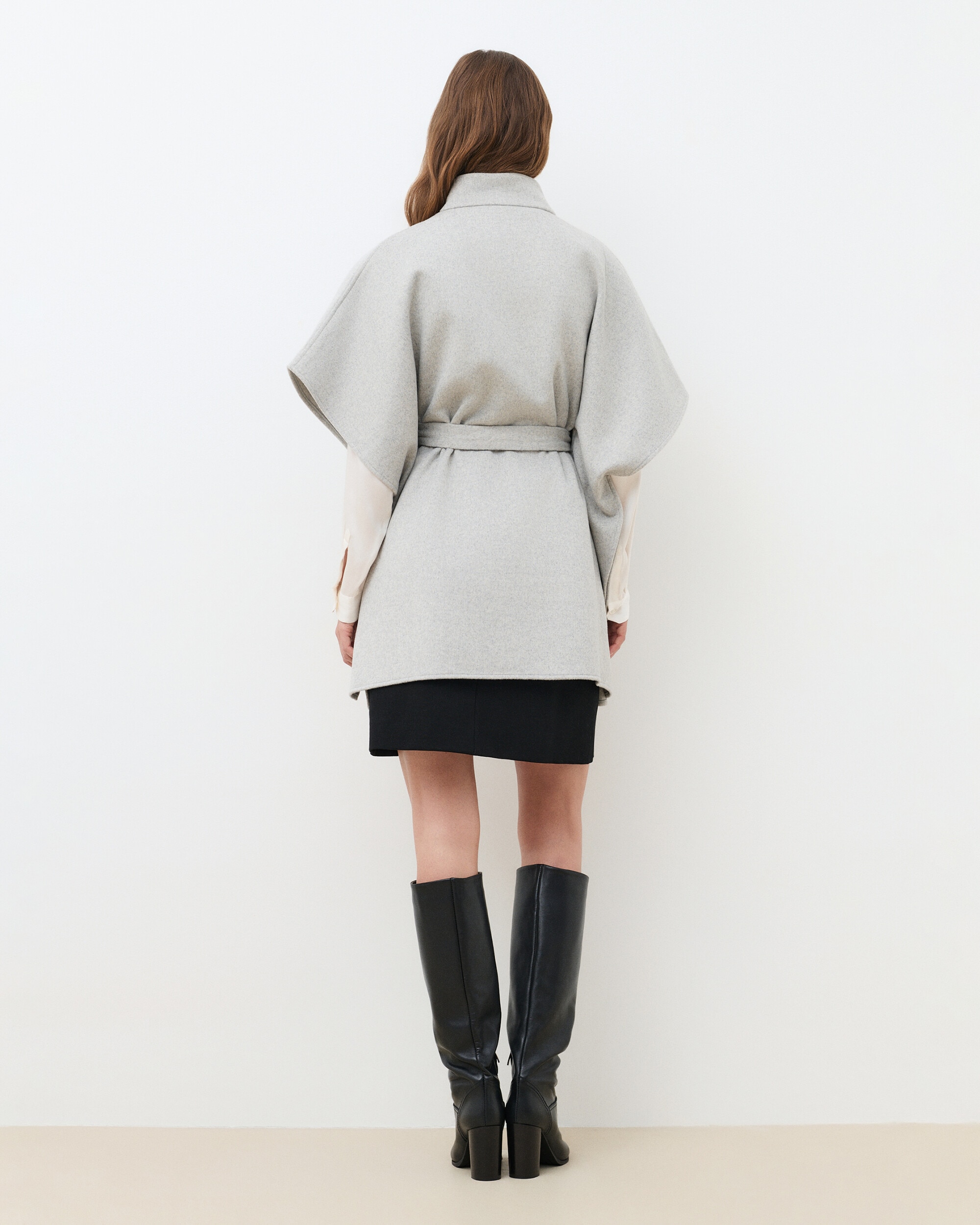 Imagen 2 de Poncho de mujer con cuello alto y cinturón - Caroll - Gris Gris