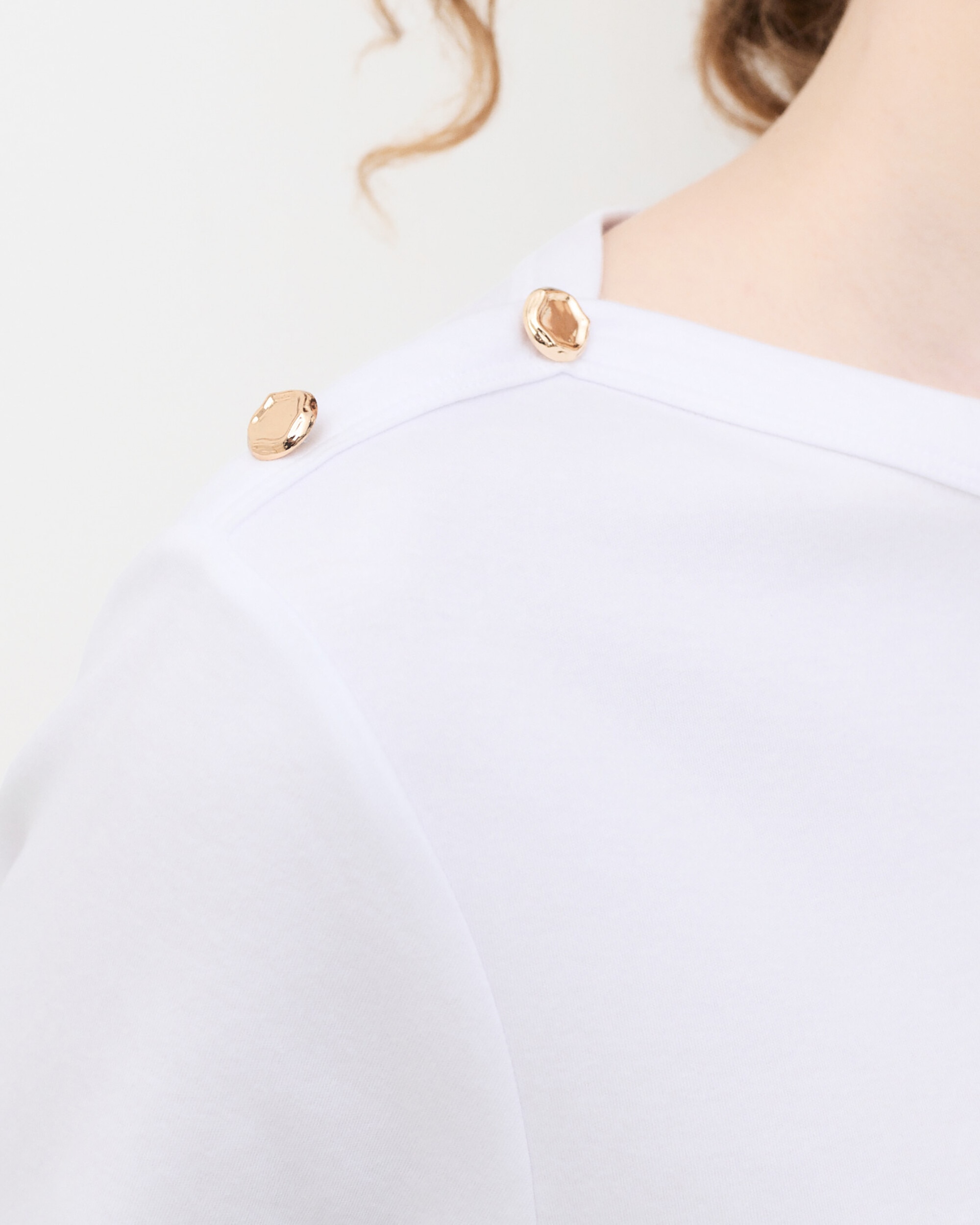 Camiseta de mujer con detalles de botones - Caroll - Crudo Crudo-3