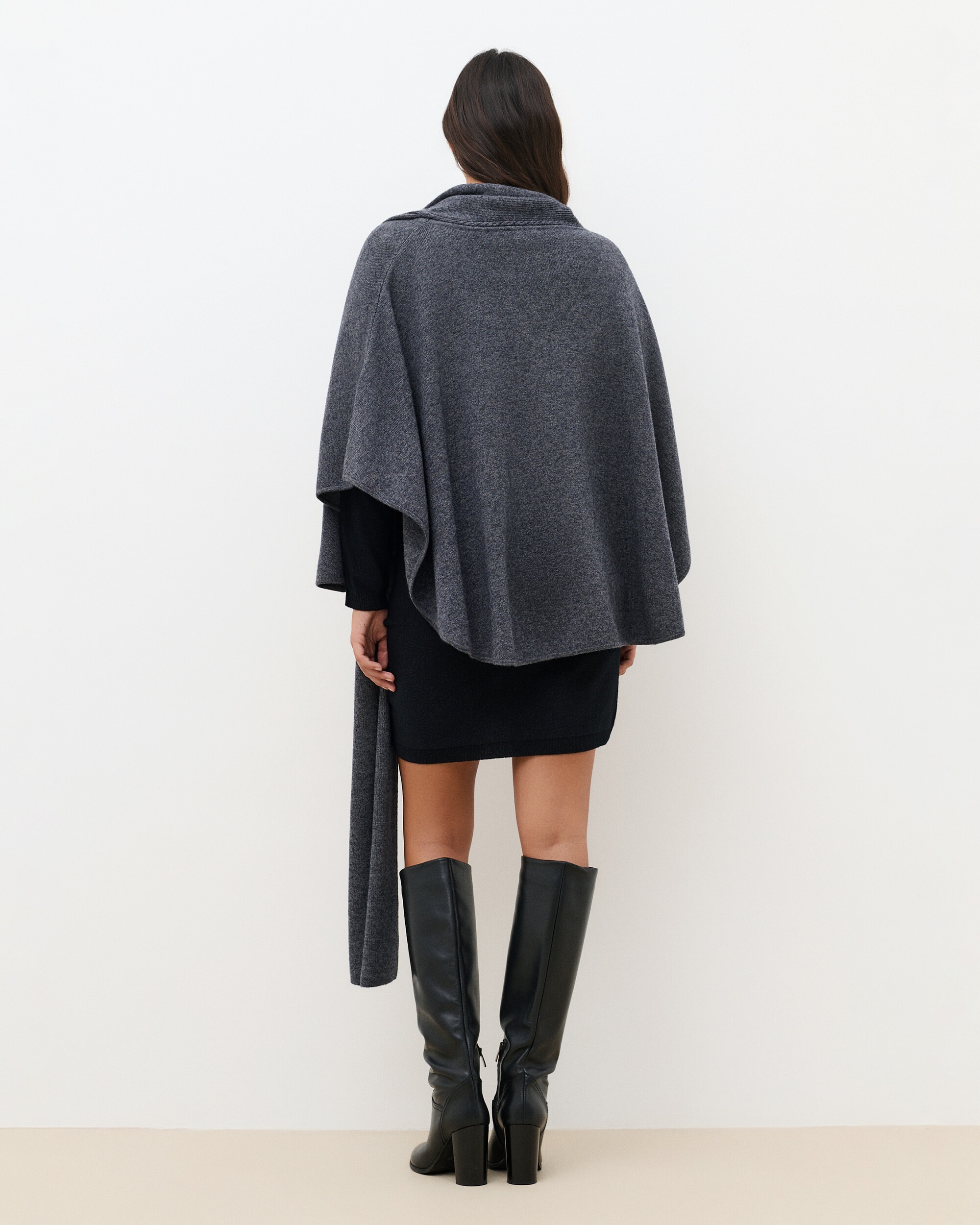 Imagen 2 de Poncho de mujer con cuello vuelto efecto maxi bufanda - Caroll - Gris Gris