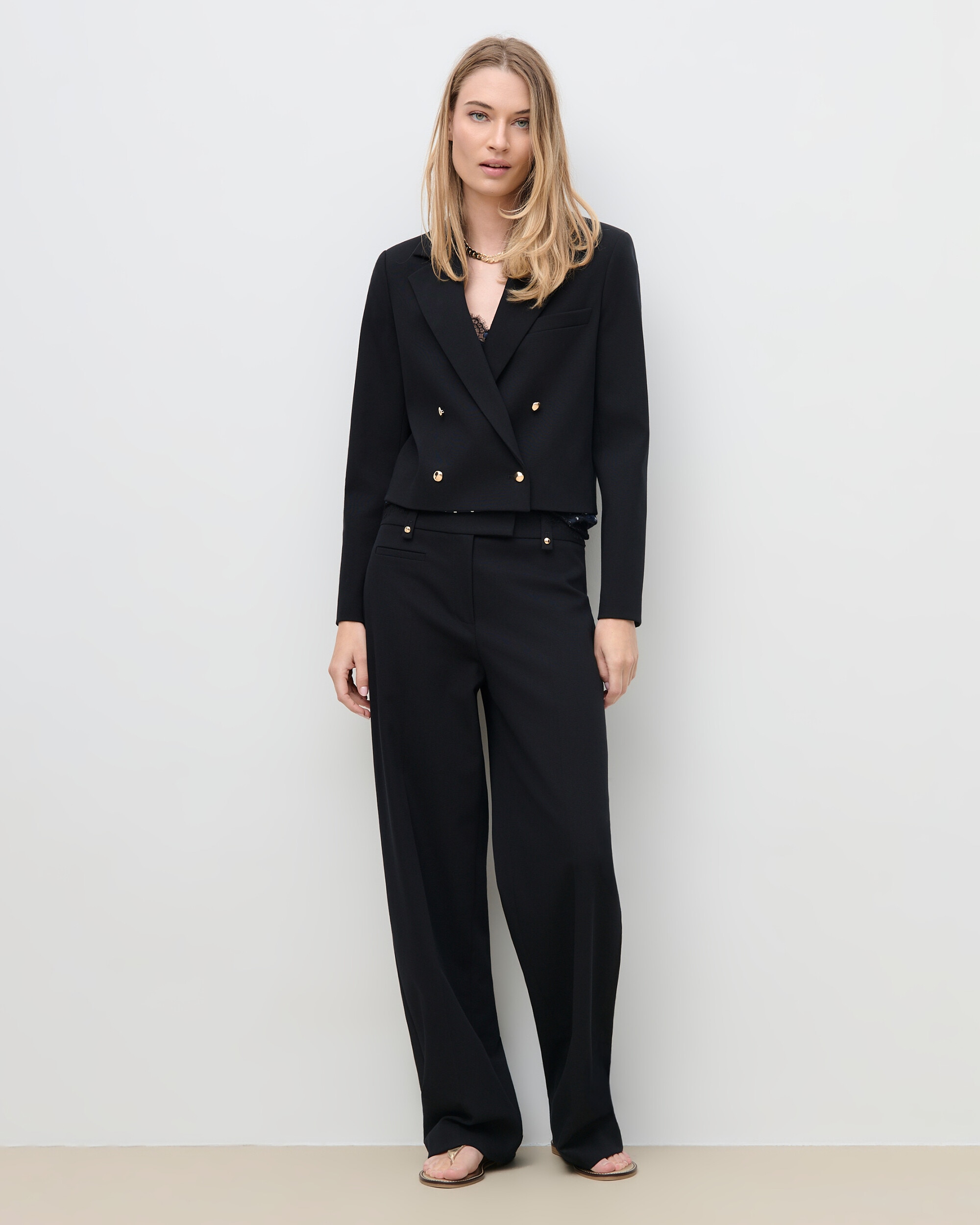 Blazer crop de mujer con botones dorados - Caroll - Negro Negro-1