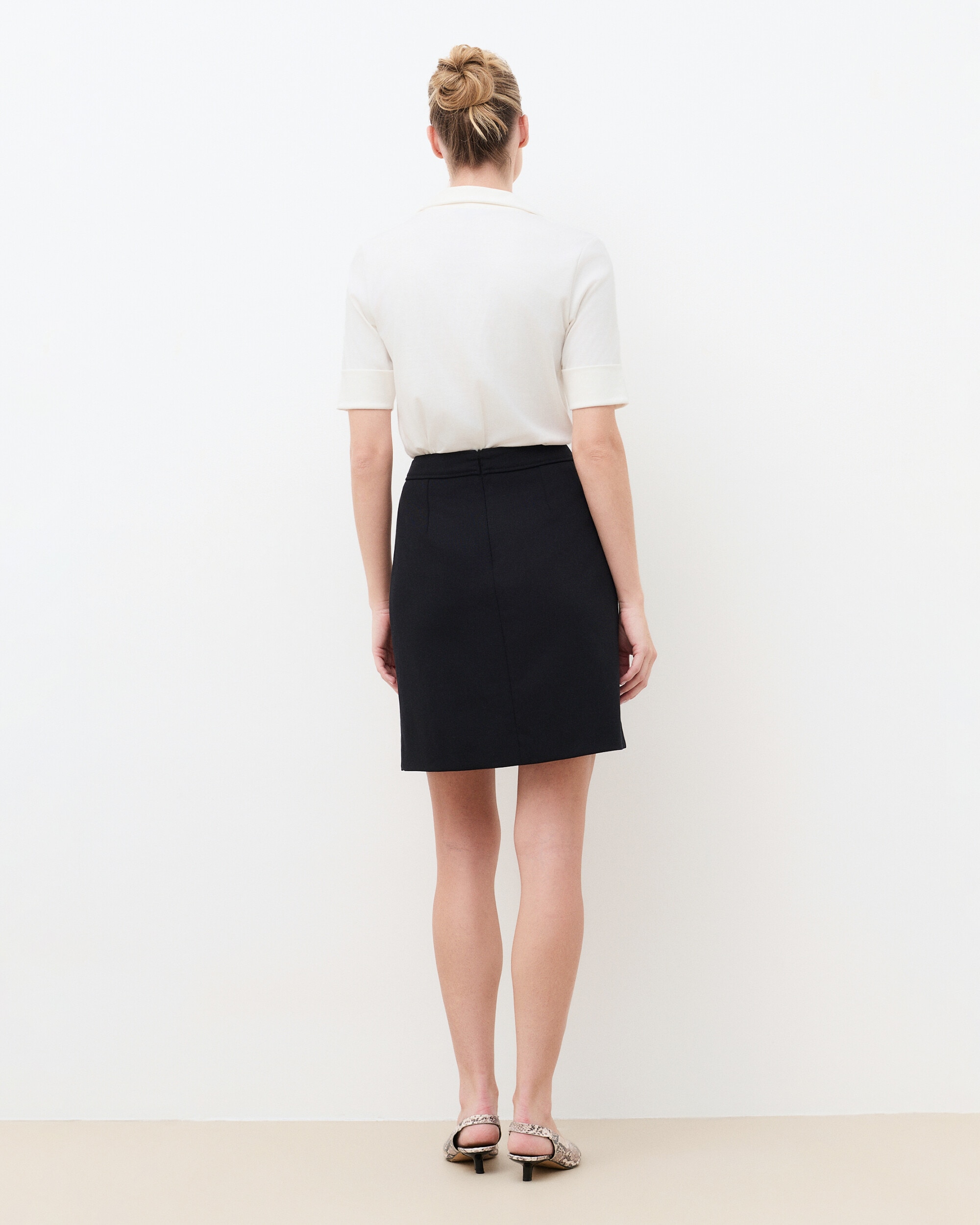 Falda corta con bolsillos - Caroll - Negro Negro-2