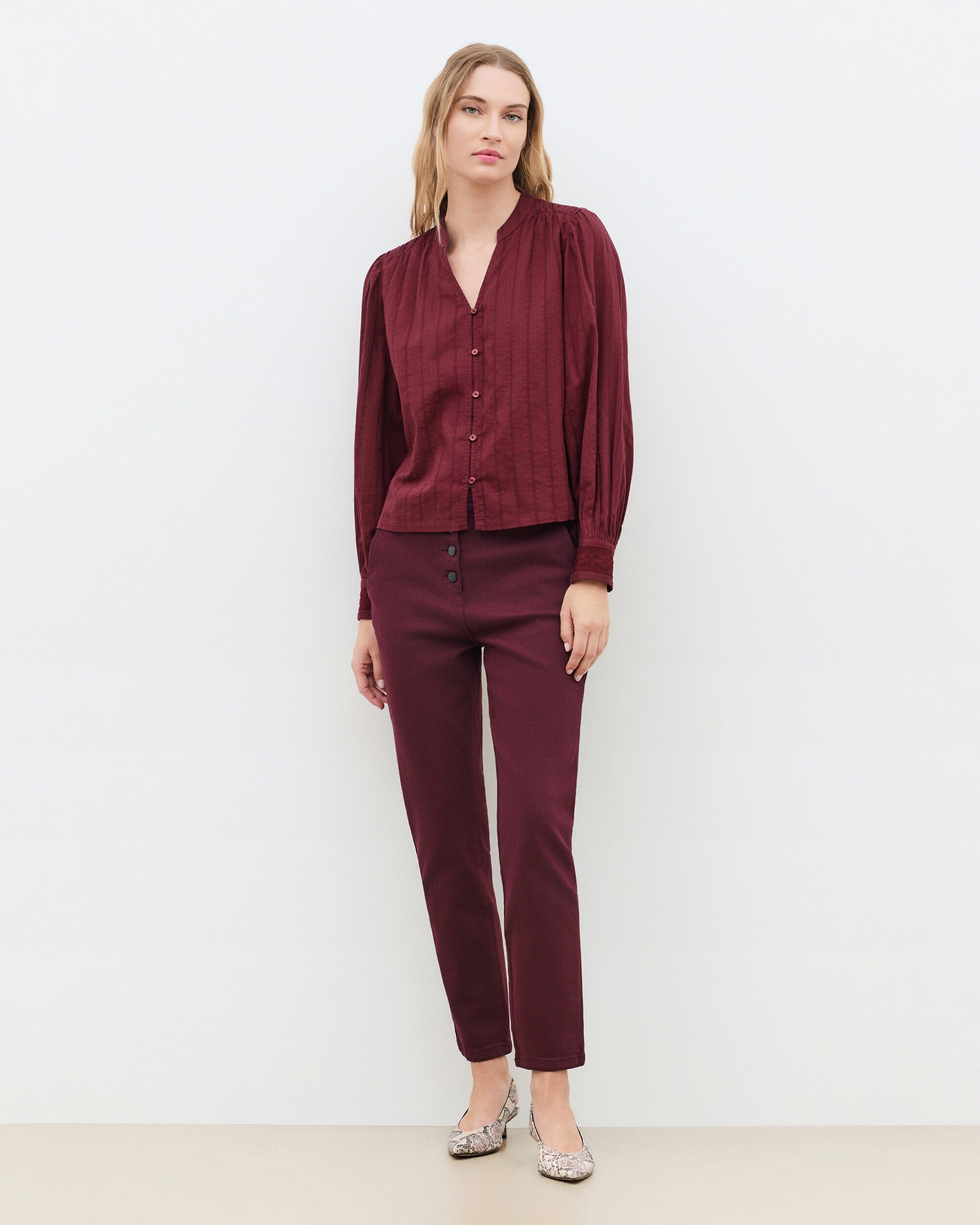Blusa de mujer con manga larga y cuello mao - Caroll - Burdeos Burdeos-1