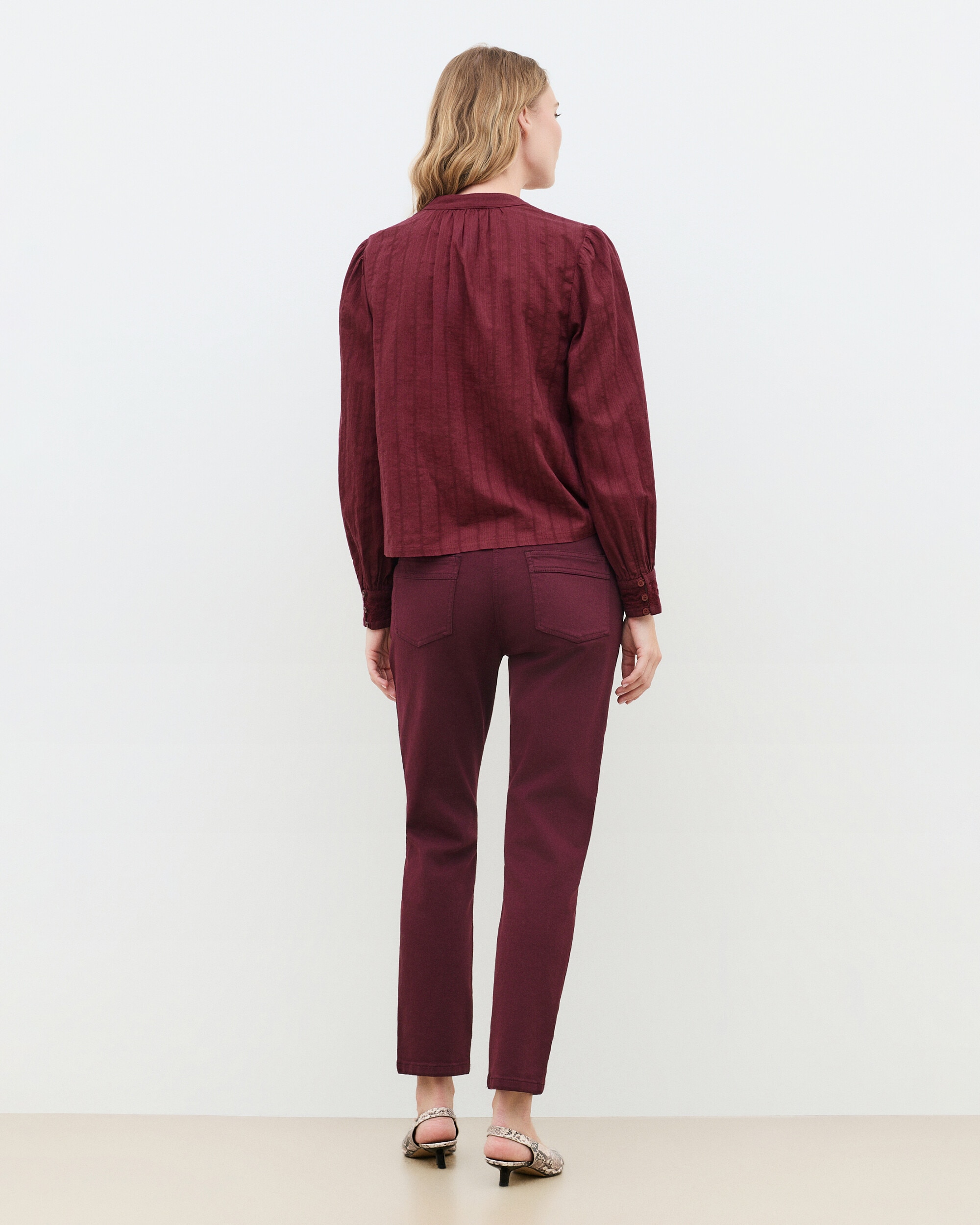 Blusa de mujer con manga larga y cuello mao - Caroll - Burdeos Burdeos-2
