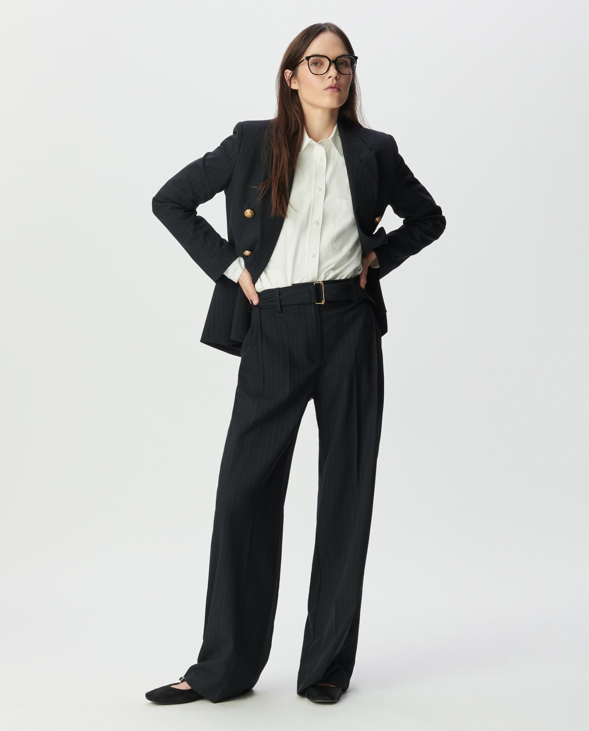 IKKS - Pantalón de vestir de mujer a rayas con cinturón a tono.