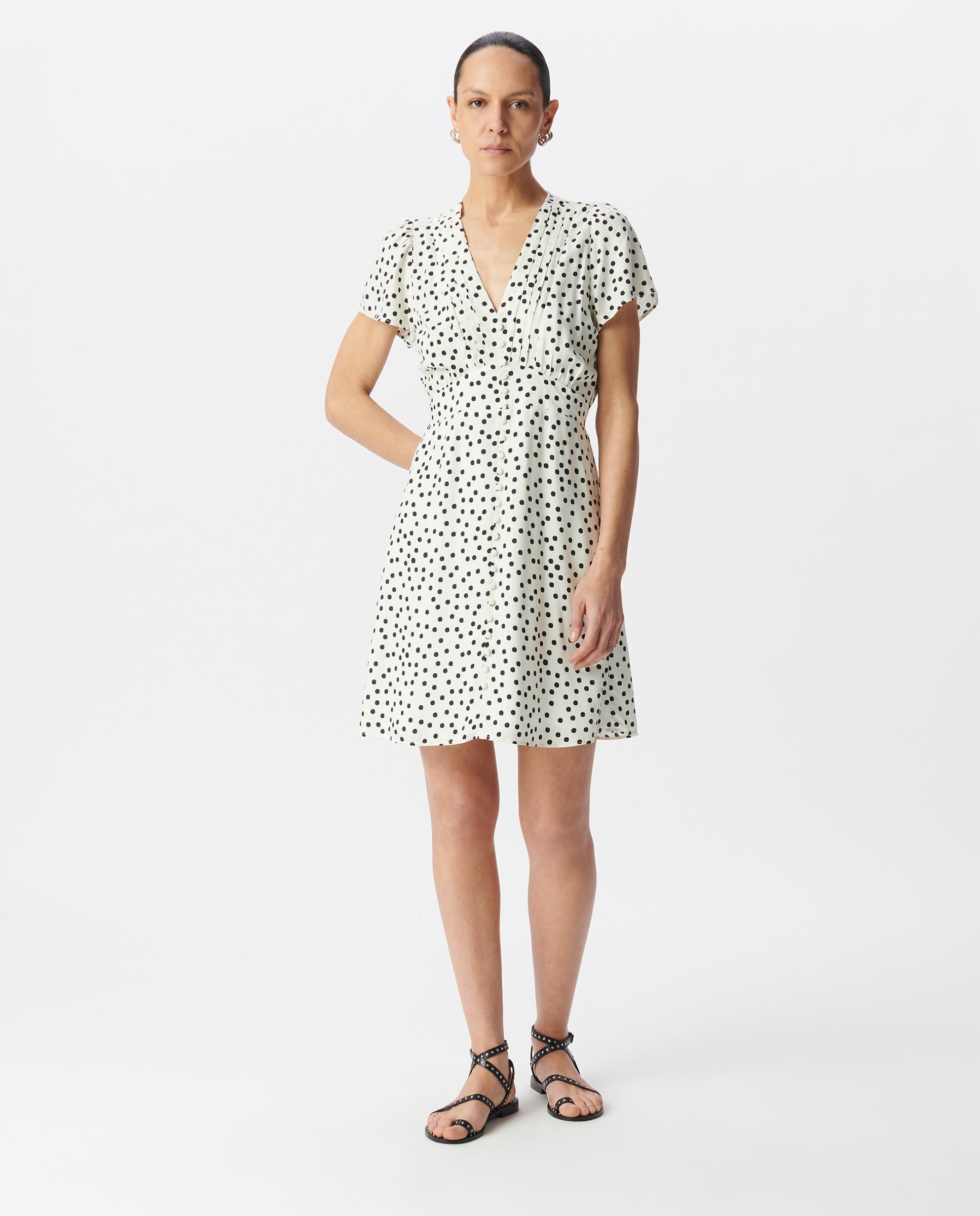 IKKS - Vestido corto de lunares con escote pico.