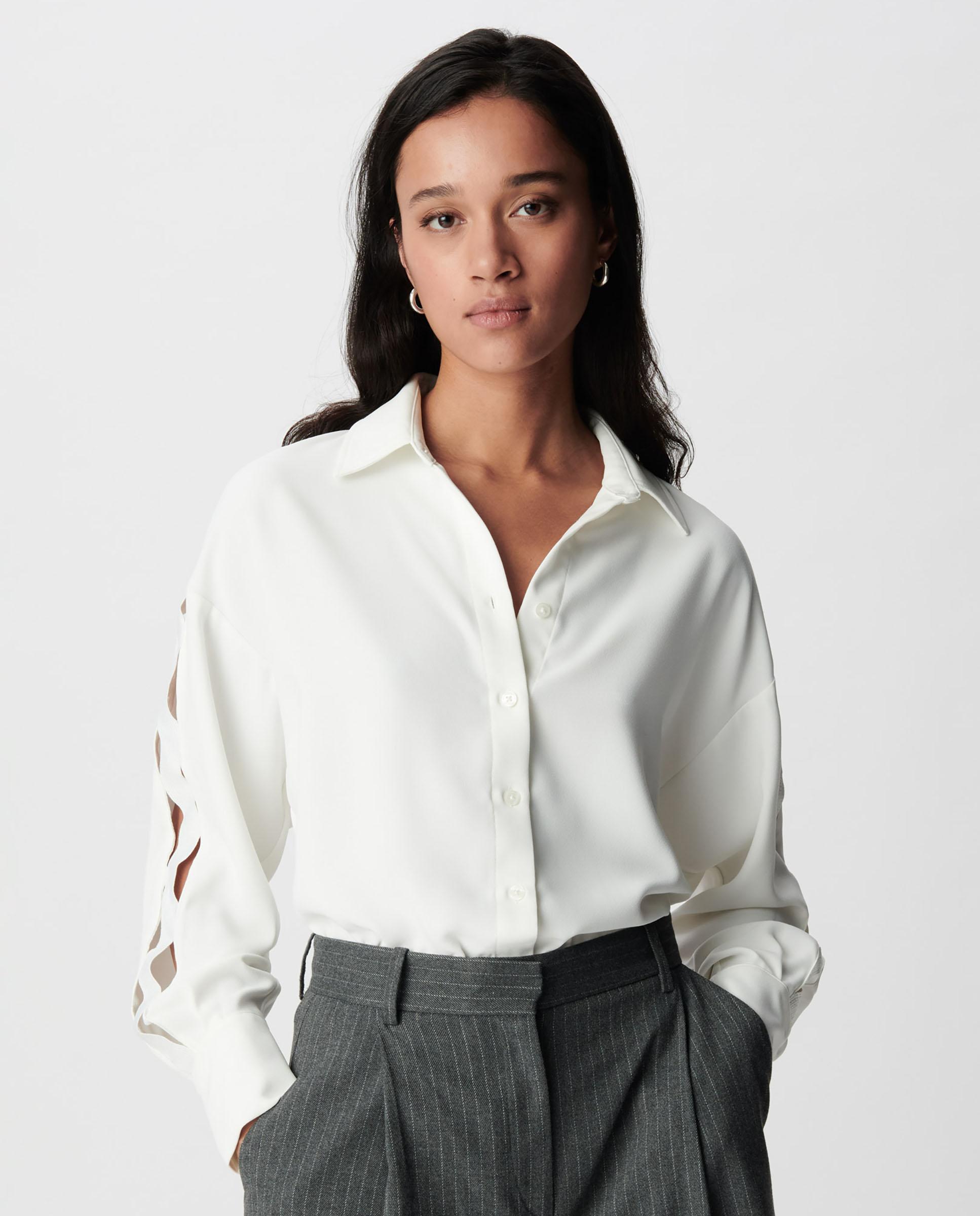 Imagen 0 de Camisa de mujer con detalle de calados en las mangas Blanco roto