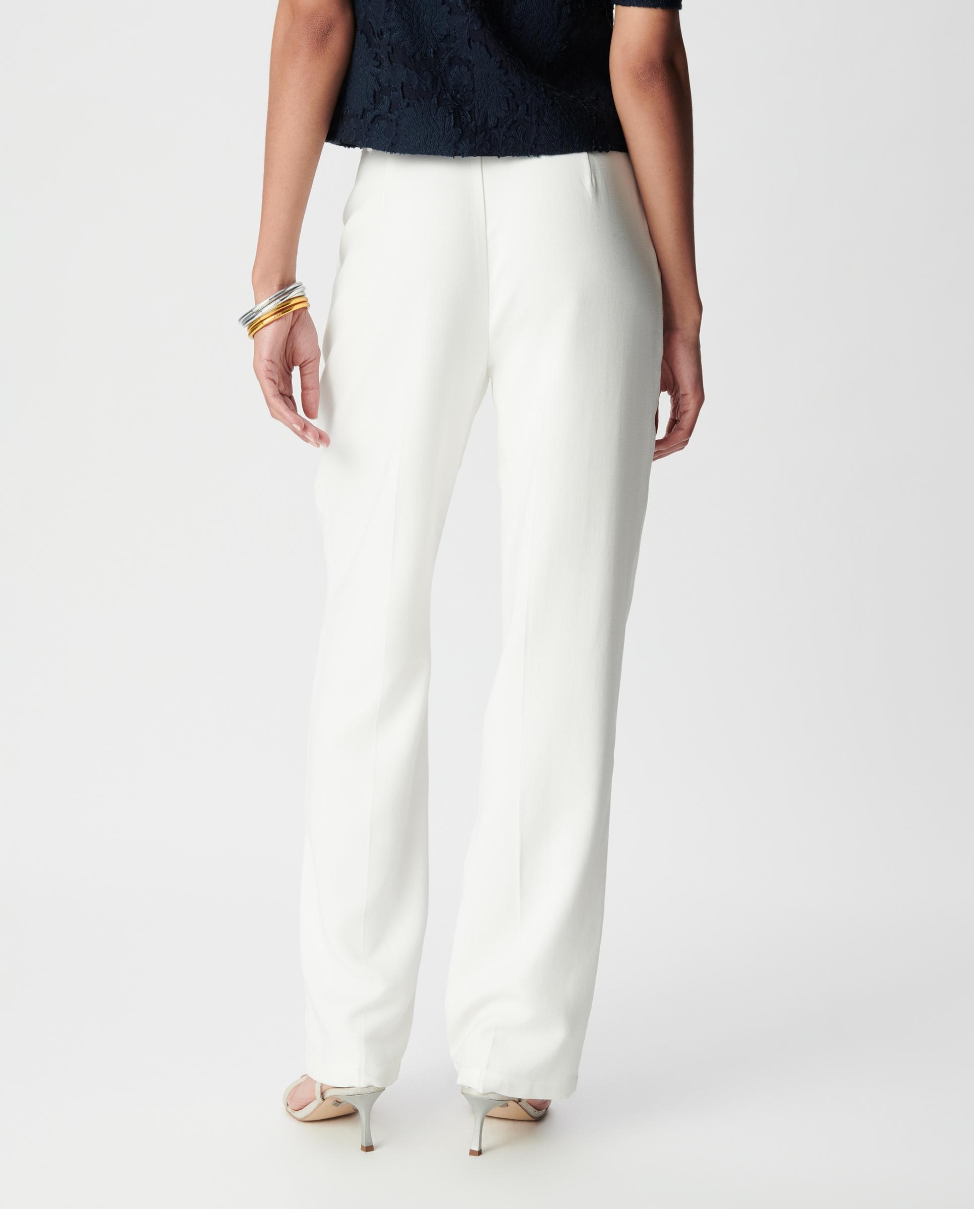 Pantalón de vestir de mujer ligeramente acampanado con trabillas en la cintura - IKKS - Blanco Blanco-4