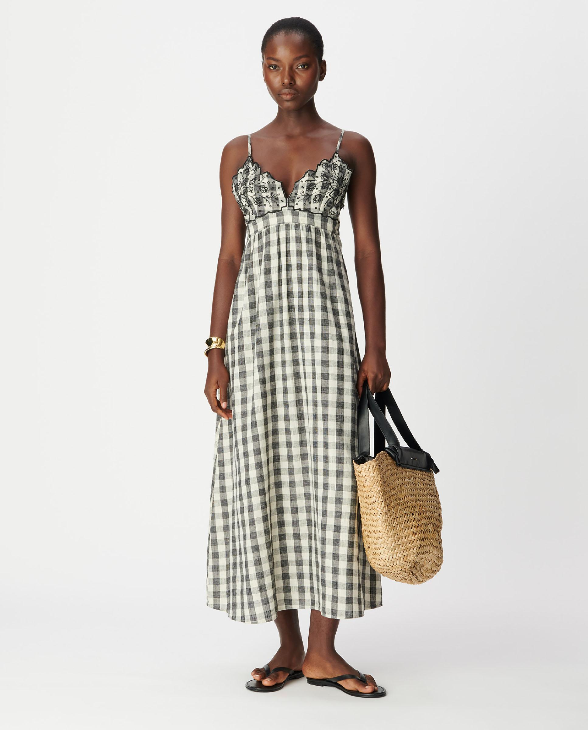 IKKS - Vestido largo con estampado de cuadros y bordados.