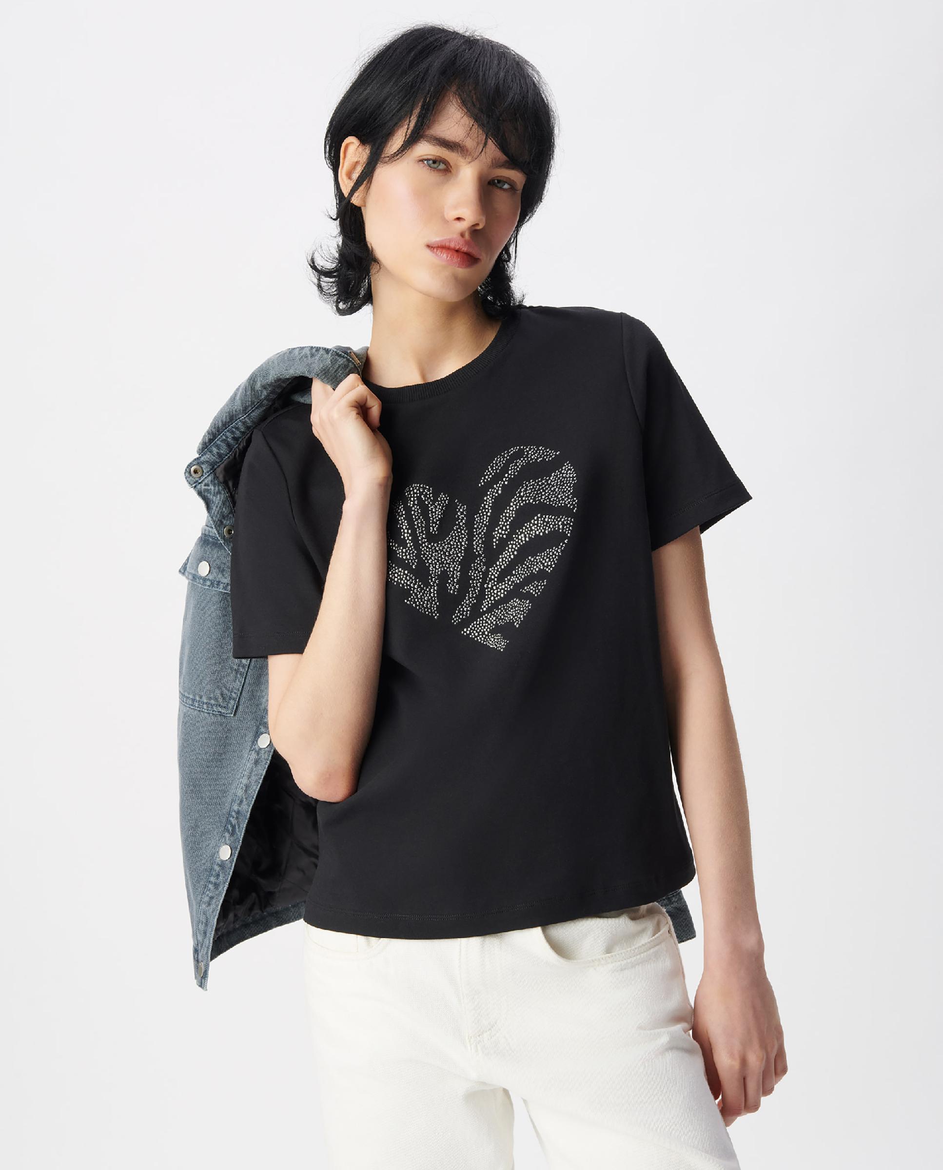 IKKS - Camiseta de mujer con motivo de corazón y tachuelas.