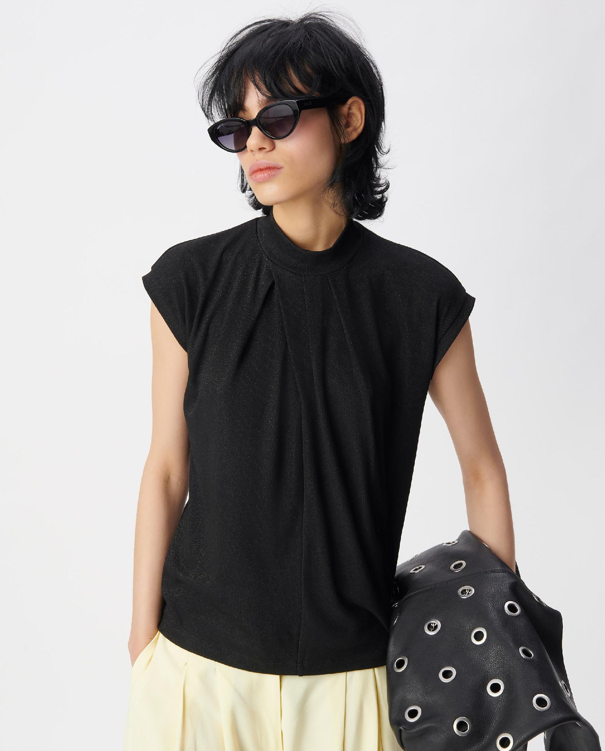 IKKS - Camiseta de mujer con cuello alto y pliegues efecto cruzado.