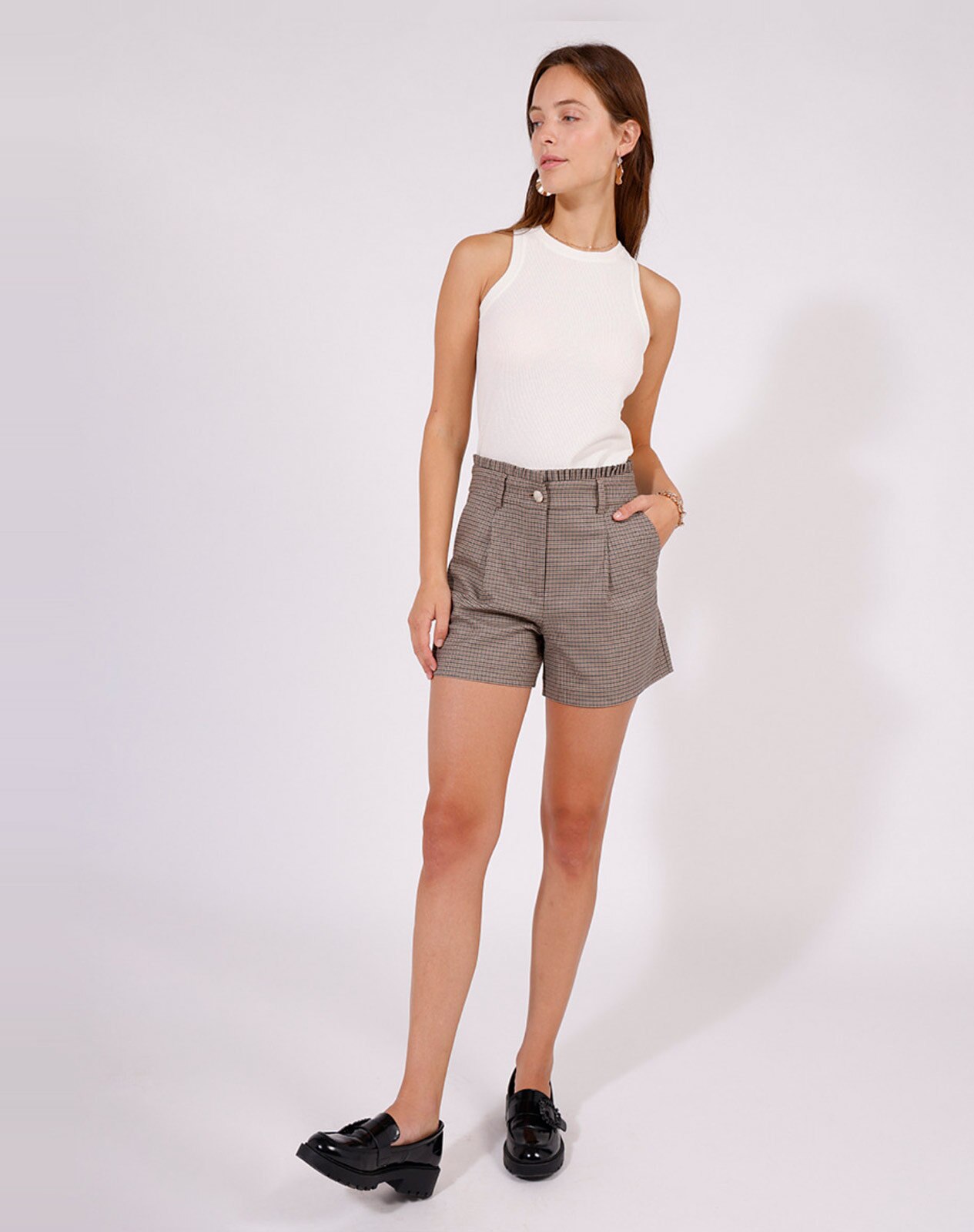 Short de mujer estampado a cuadros con pinza