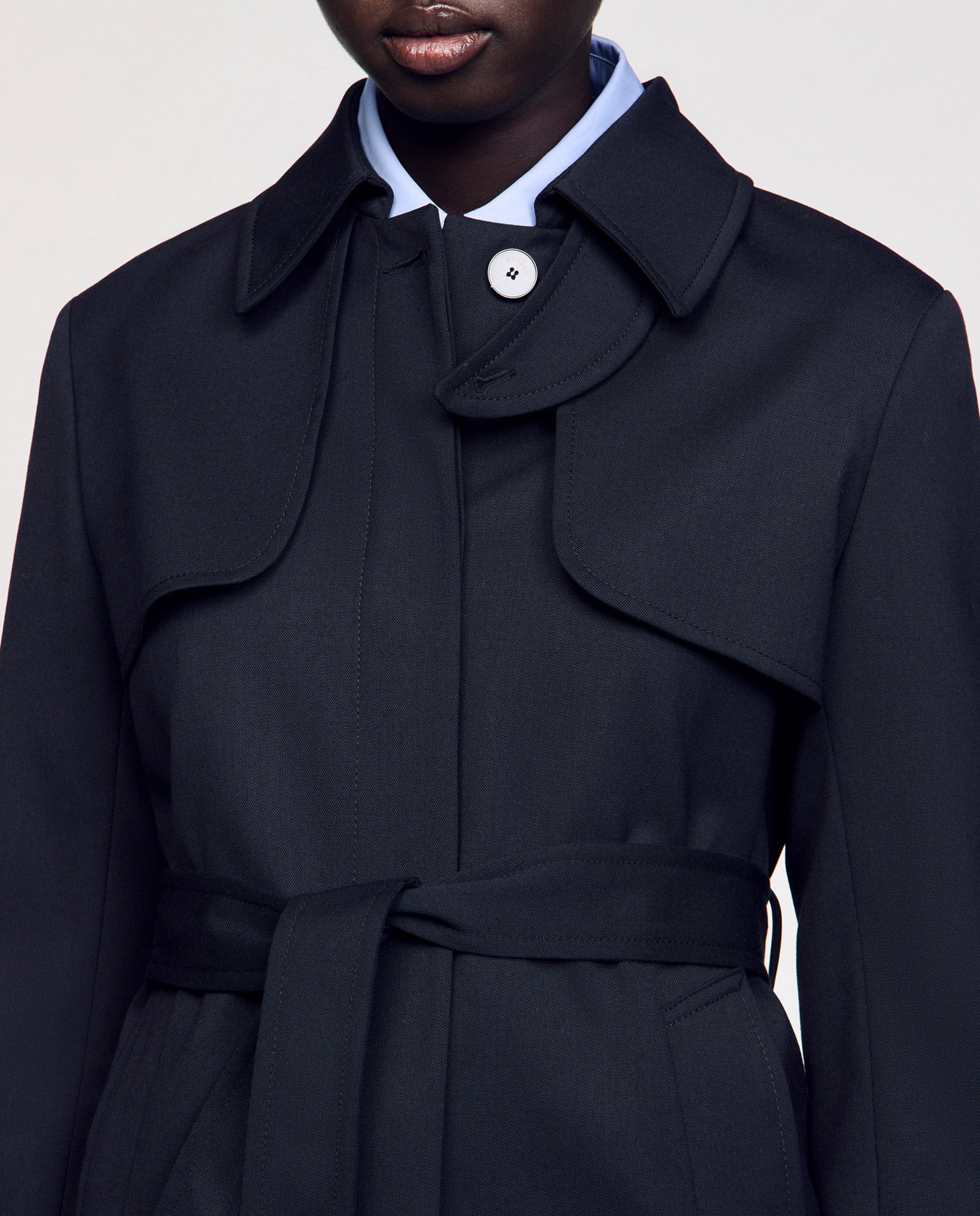 Gabardina de mujer con inserto plisado trasero y cinturón anudable - Sandro - Azul marino Azul marino-4