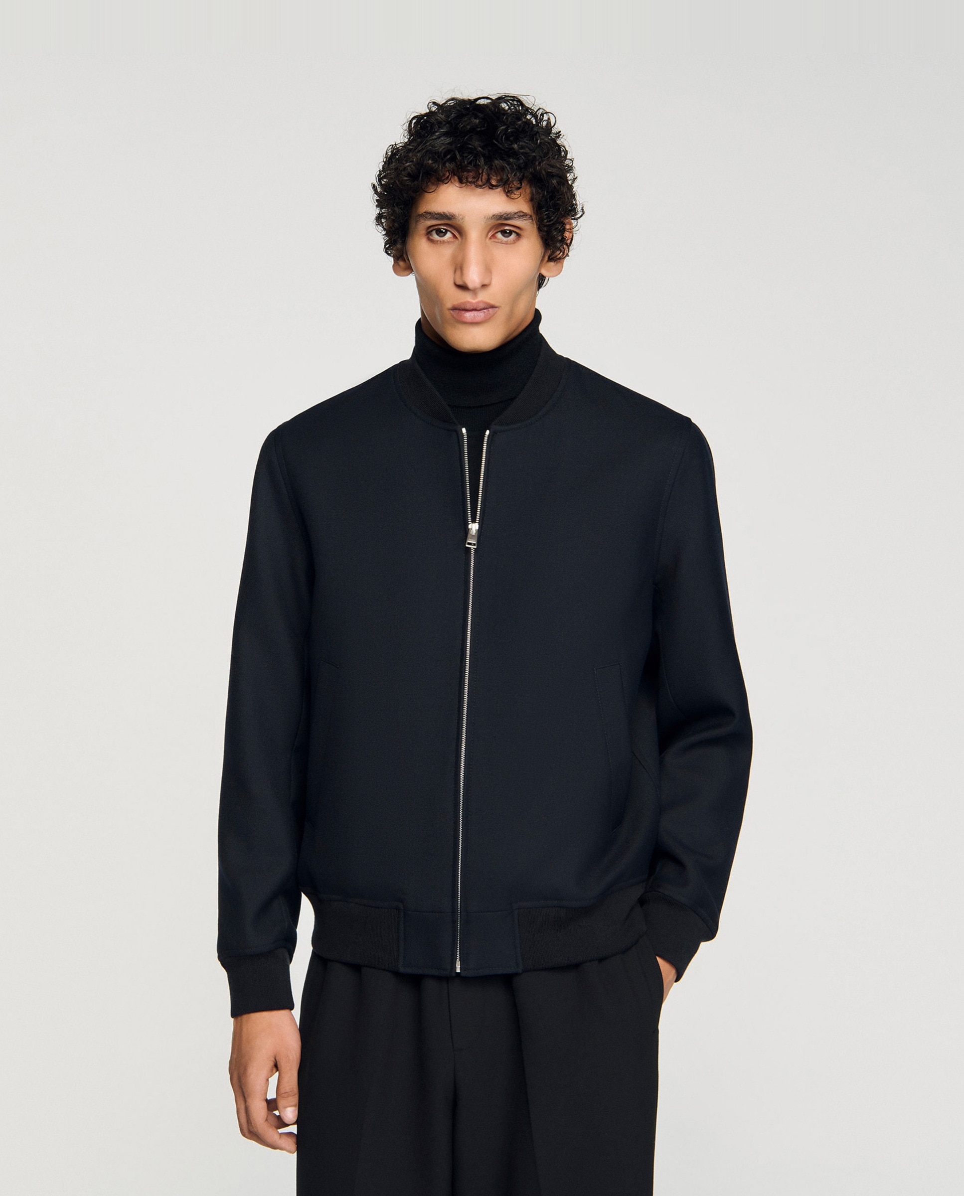 Sandro - Cazadora bomber de hombre con cremallera y canalé.