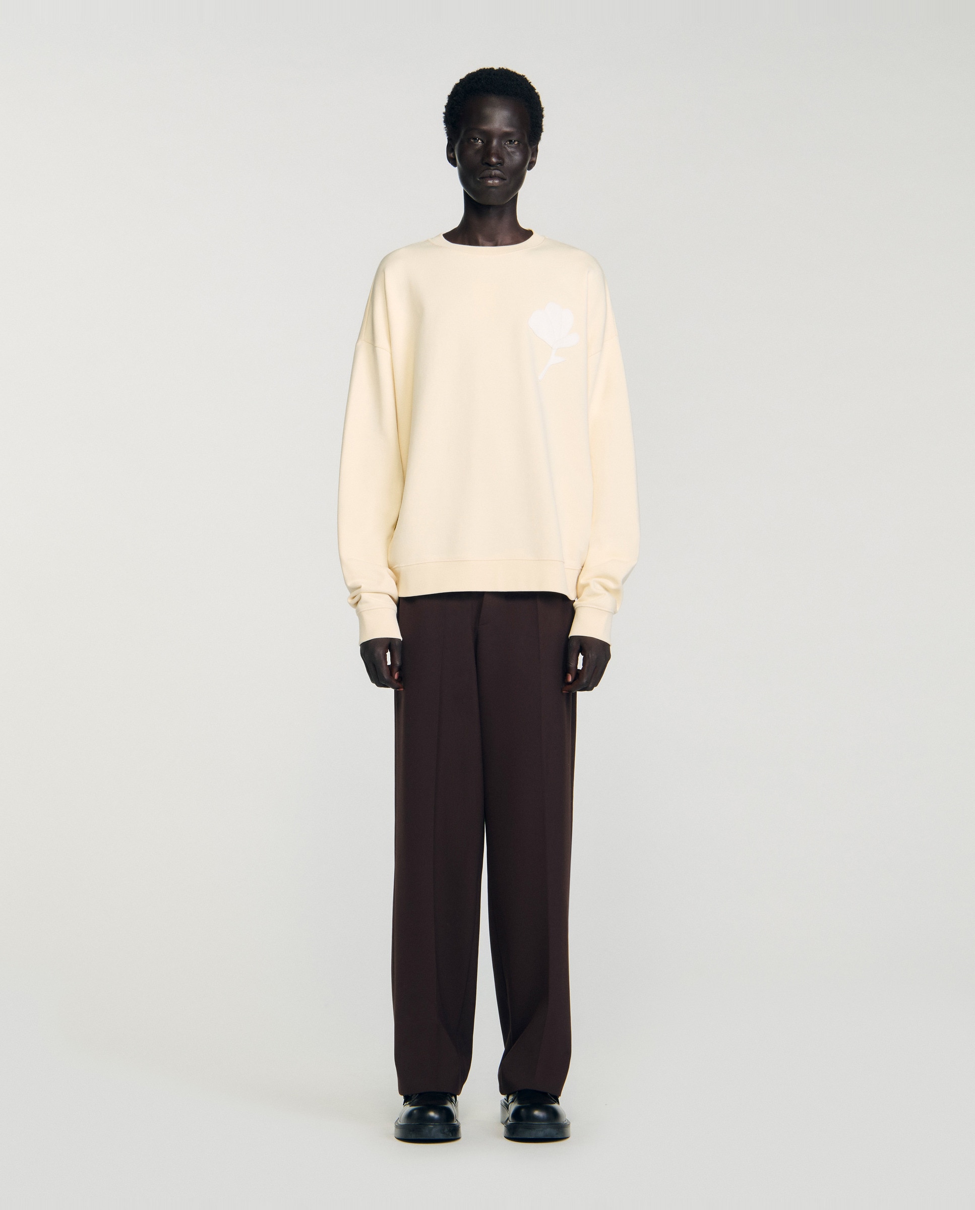 Sudadera sin capucha de hombre con parche de cuero y cuello redondo - Sandro - Beige Beige-3