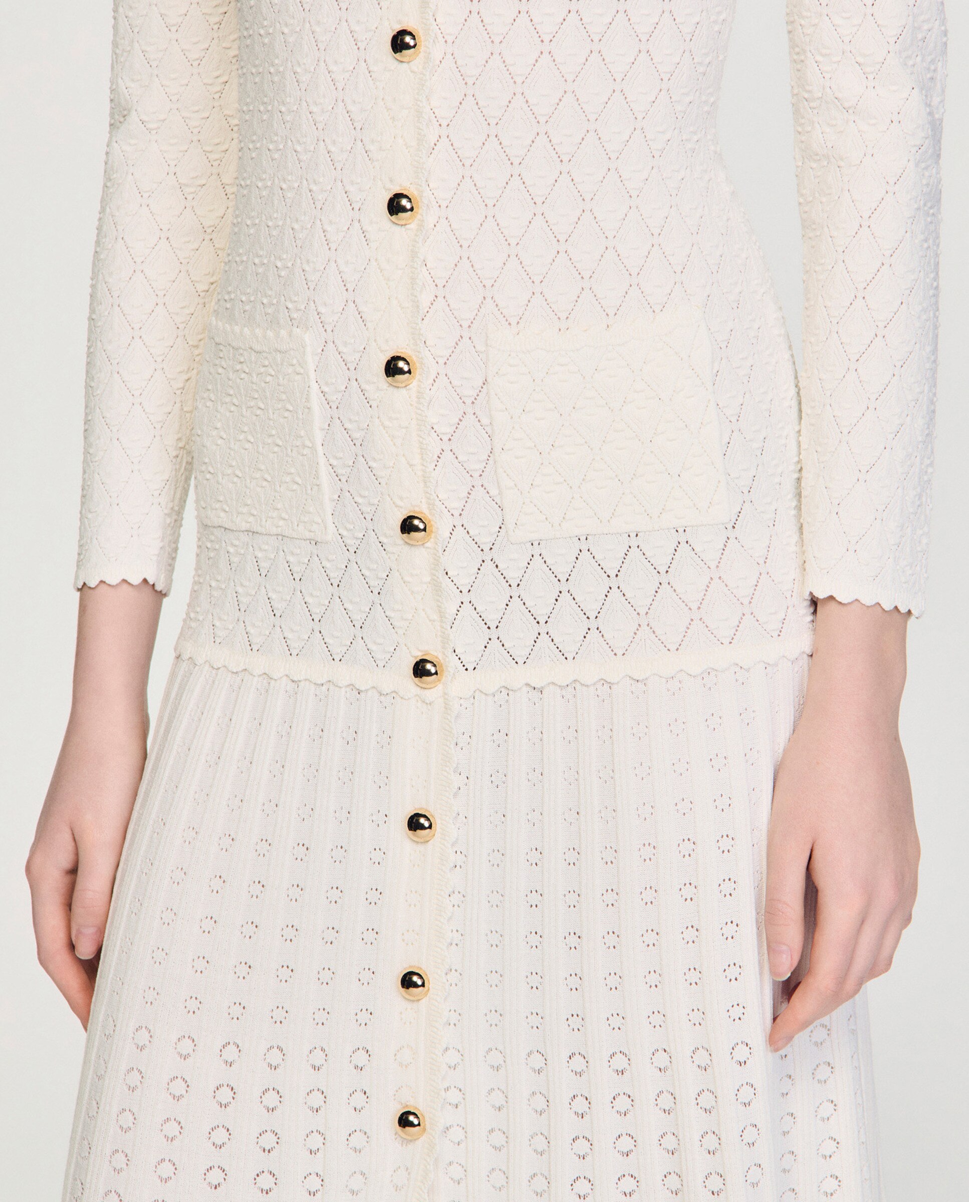 Vestido largo de punto de fantasía con cuello en v y bajo acampanado - Sandro - Blanco Blanco-4