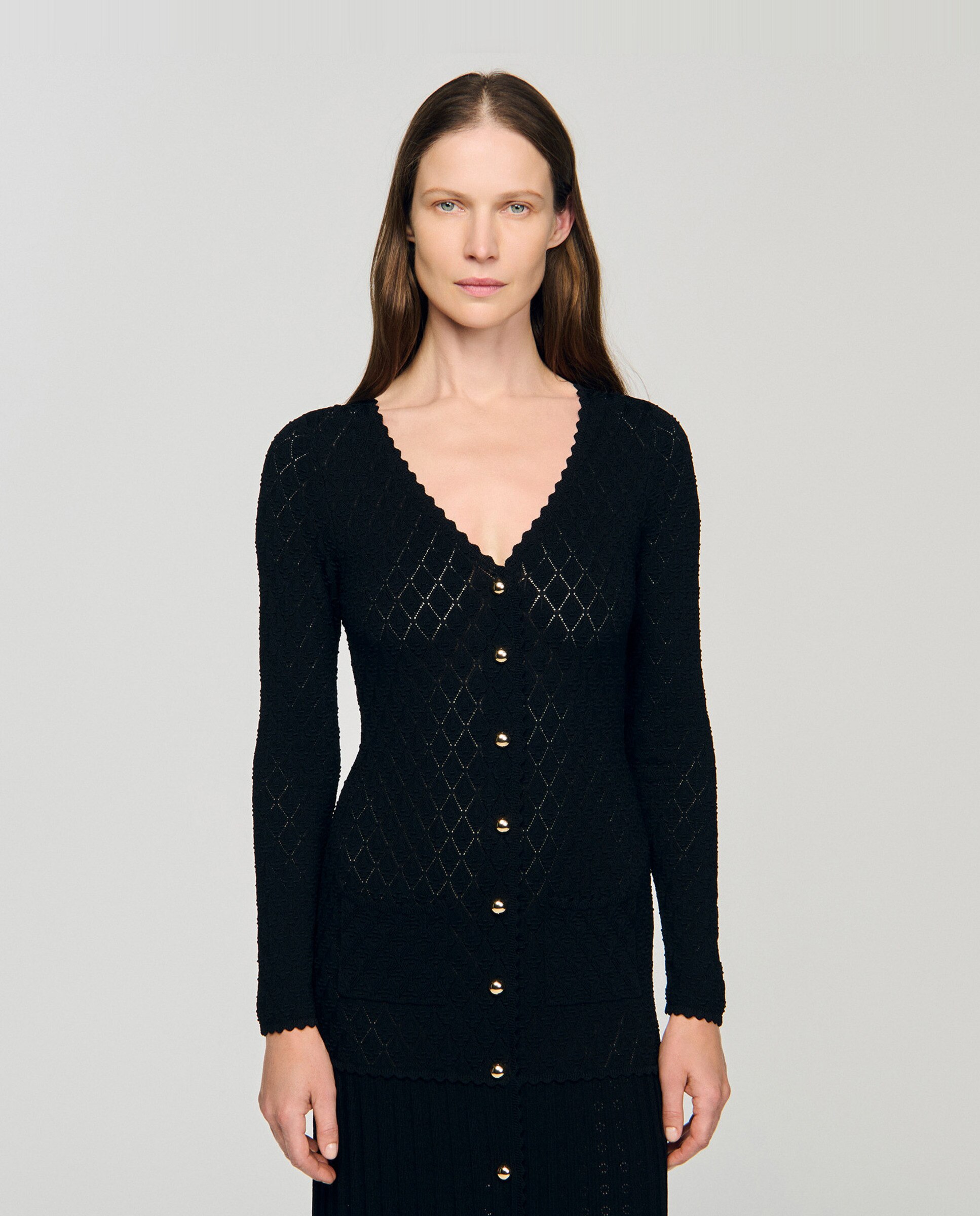 Vestido largo de punto de fantasía con cuello en v y bajo acampanado - Sandro - Negro Negro-4