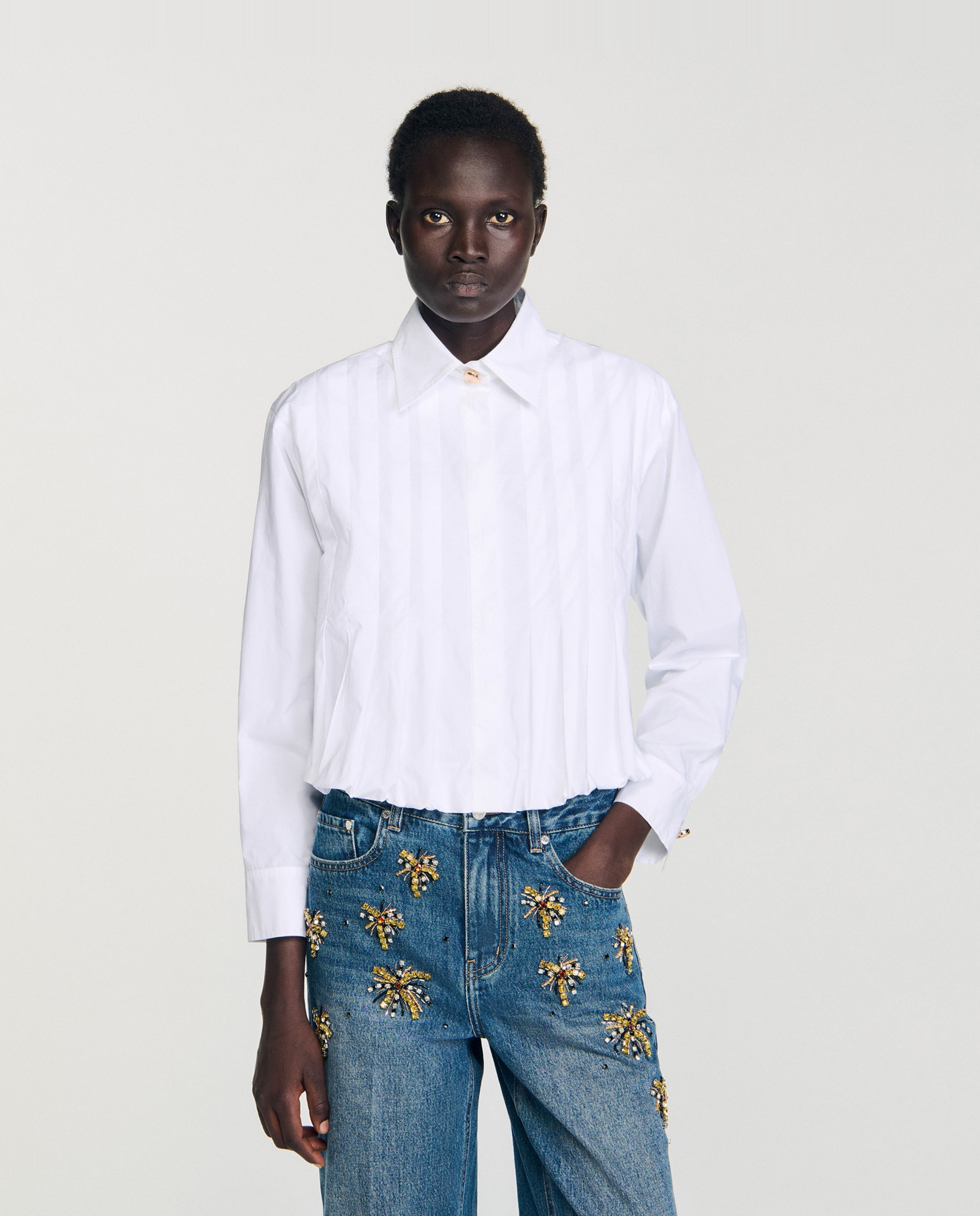 Sandro - Camisa de mujer corta con pliegues evasé.
