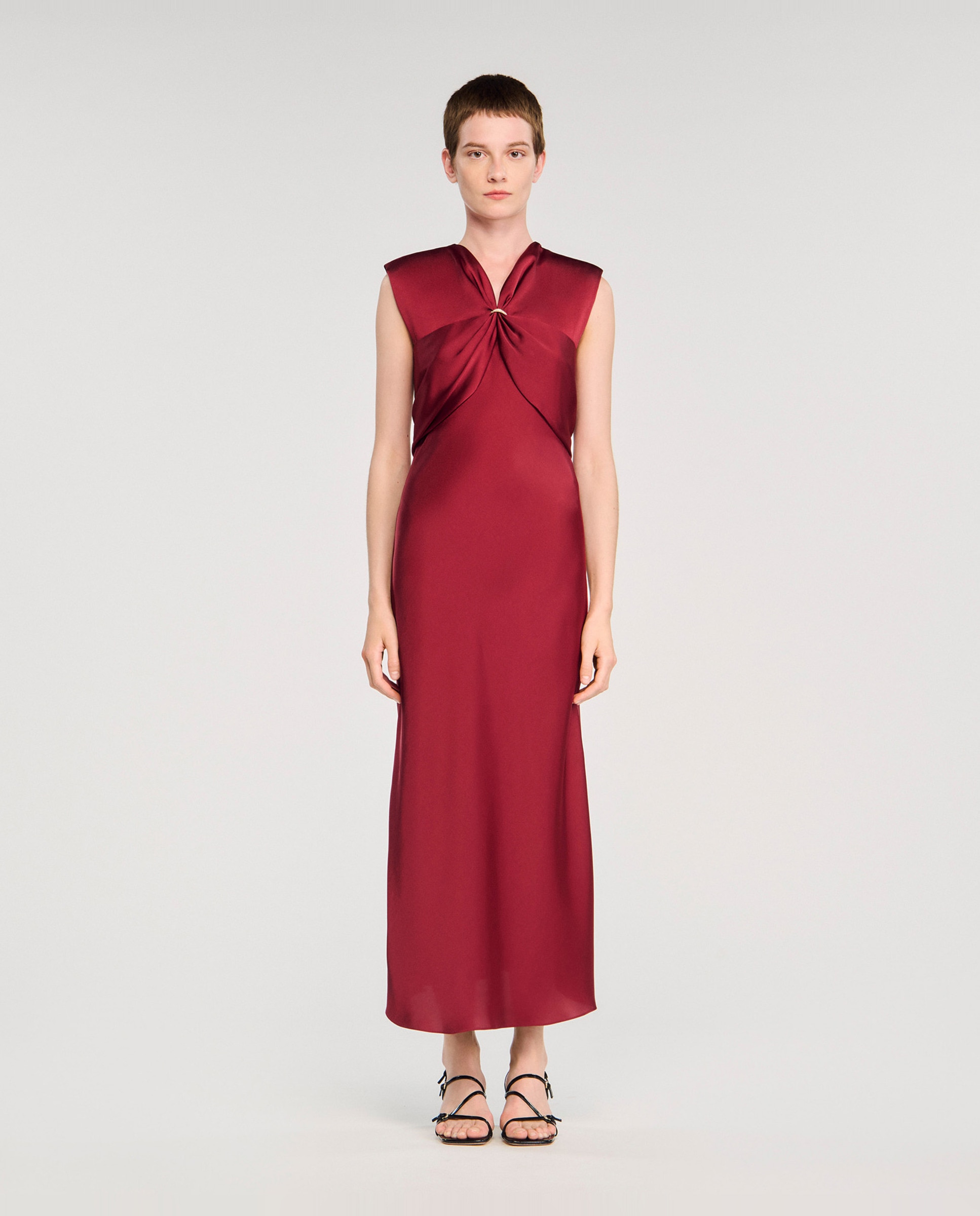 Vestido largo fluido satinado con cuello en V