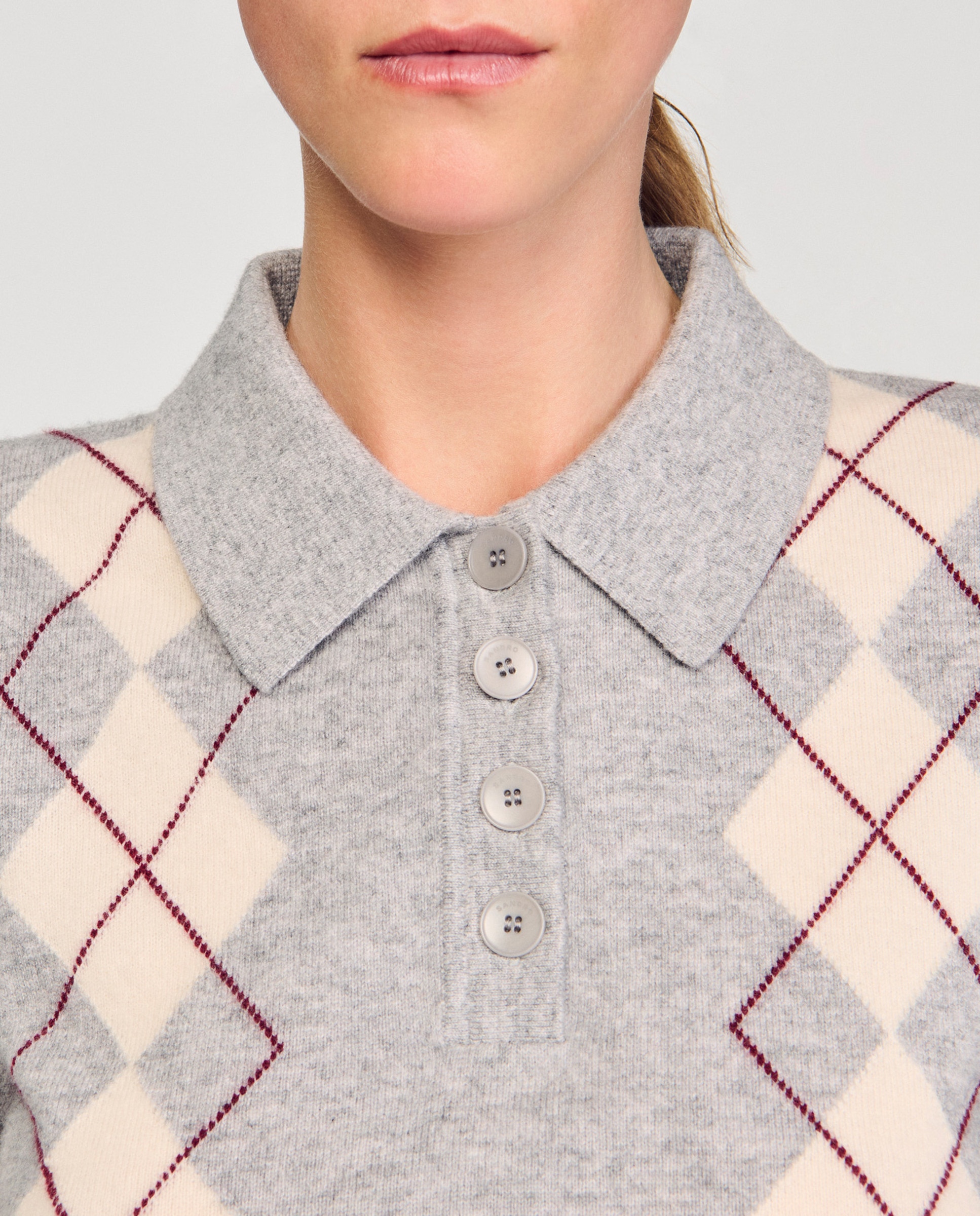 Jersey de punto de mujer con rombos y cuello polo abotonado