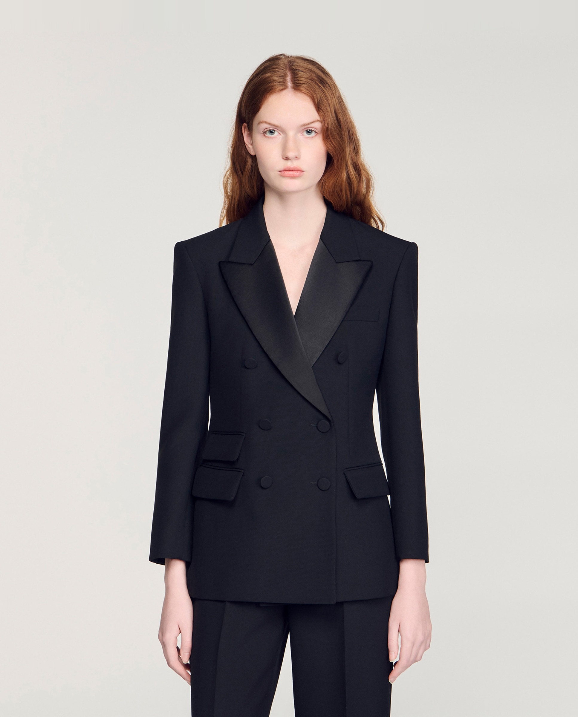 Sandro - Chaqueta de mujer esmoquin, doble botonadura y cuello satinado.