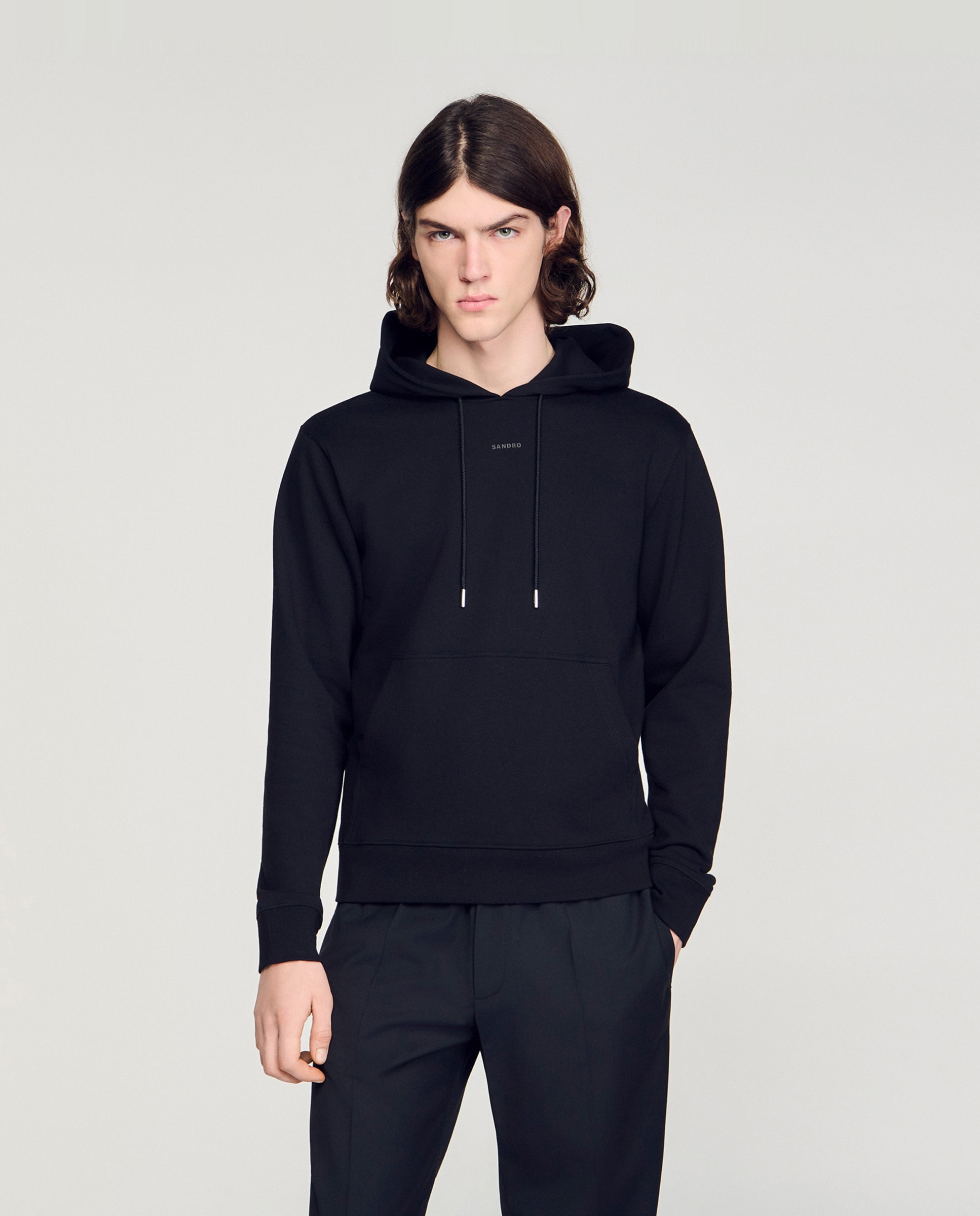 Imagen 0 de Sudadera con capucha de hombre, corte clásico, logotipo en relieve Negro