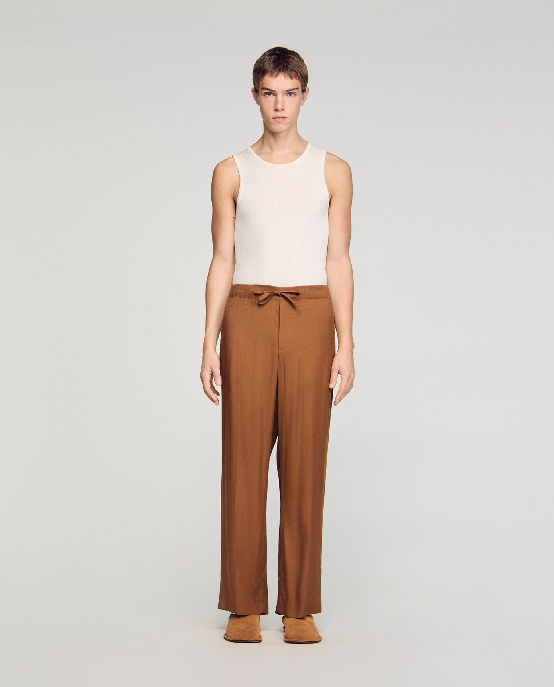 Pantalón jogger de hombre fluido con cintura elástica y cordón