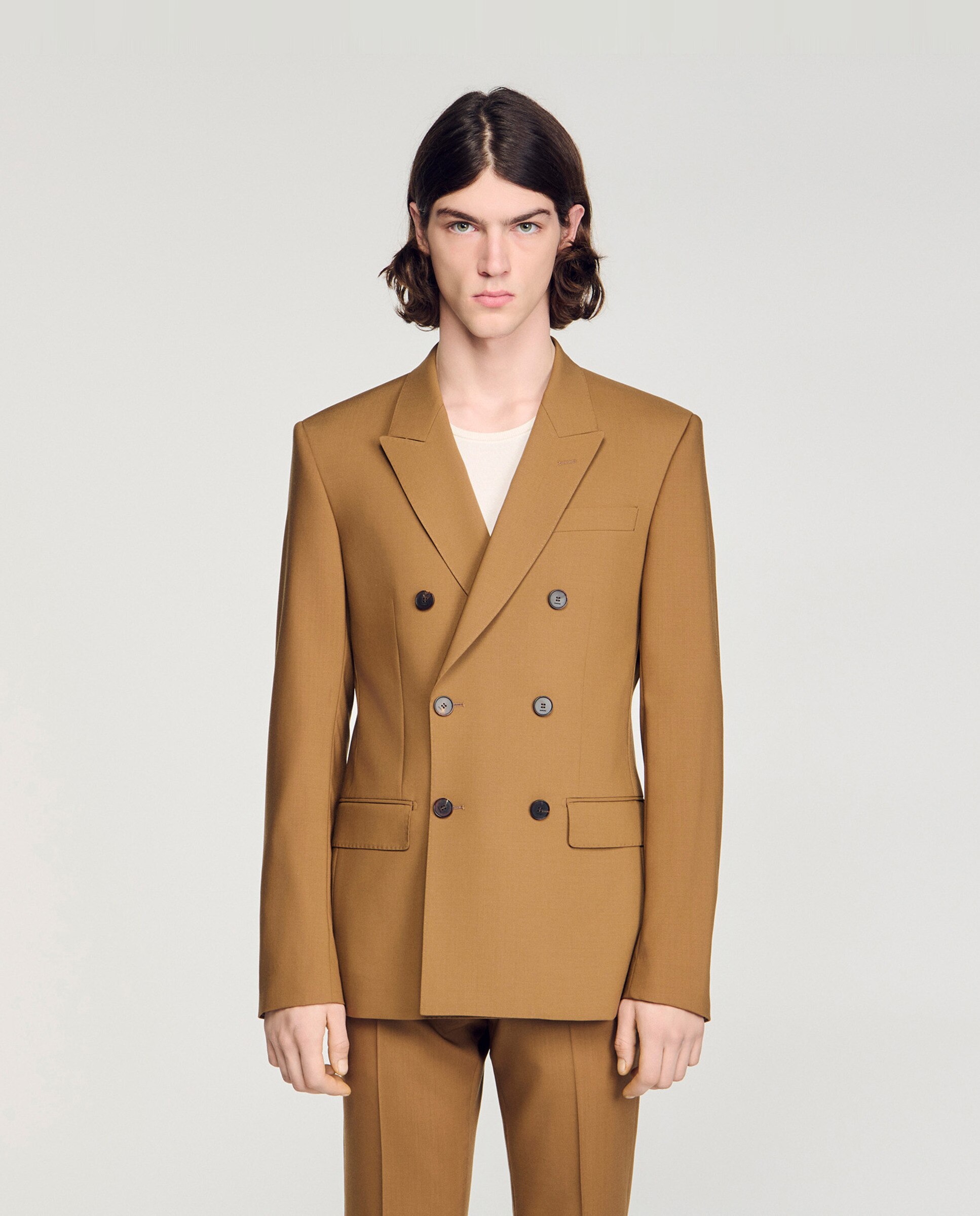 Imagen 0 de Chaqueta de traje de hombre cruzada de corte clásico de lana virgen Camel