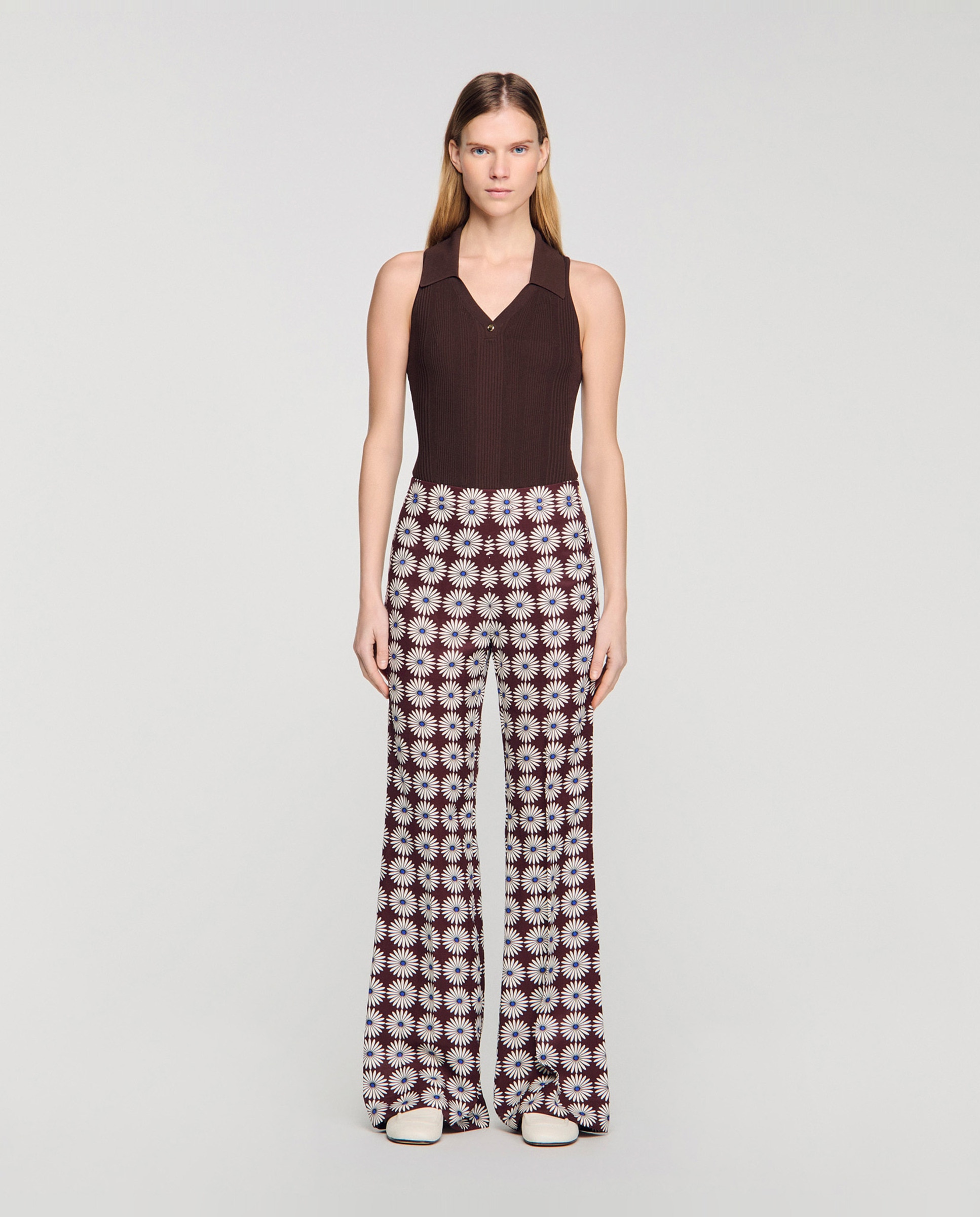 Sandro - Pantalones de campana de mujer largo con estampado floral.