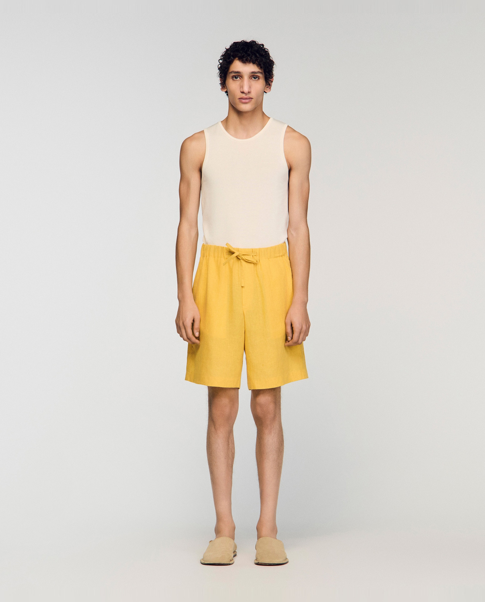Pantalón corto de hombre de lino con cintura elástica