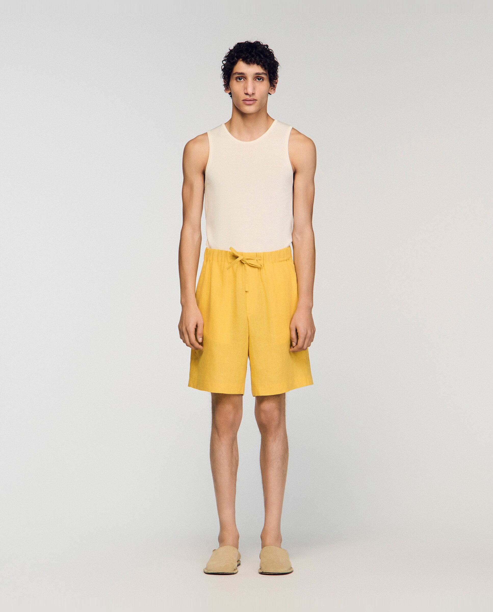 Imagen 0 de Pantalón corto de hombre de lino con cintura elástica Naranja