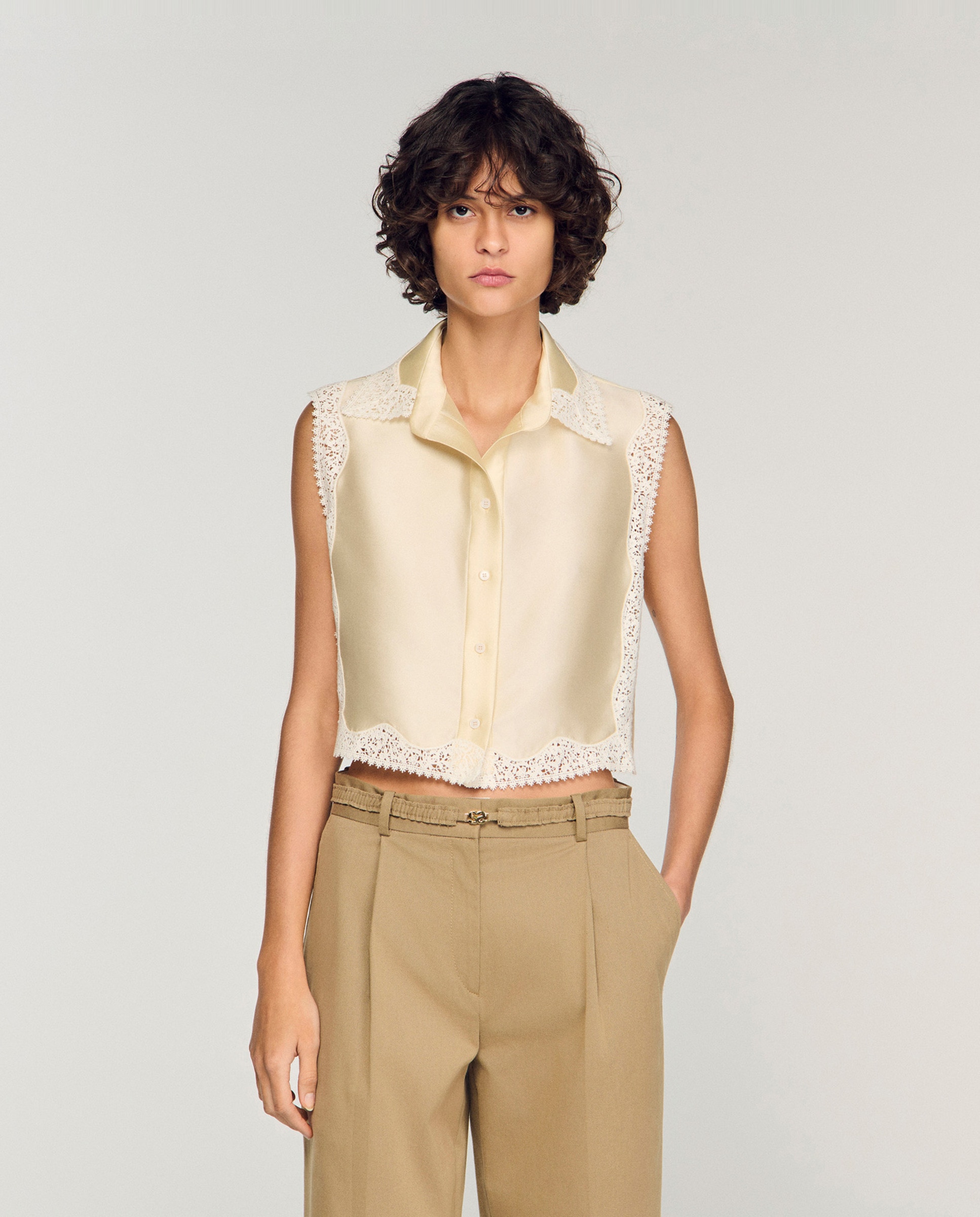 Sandro - Camisa de mujer corta sin mangas con encaje.