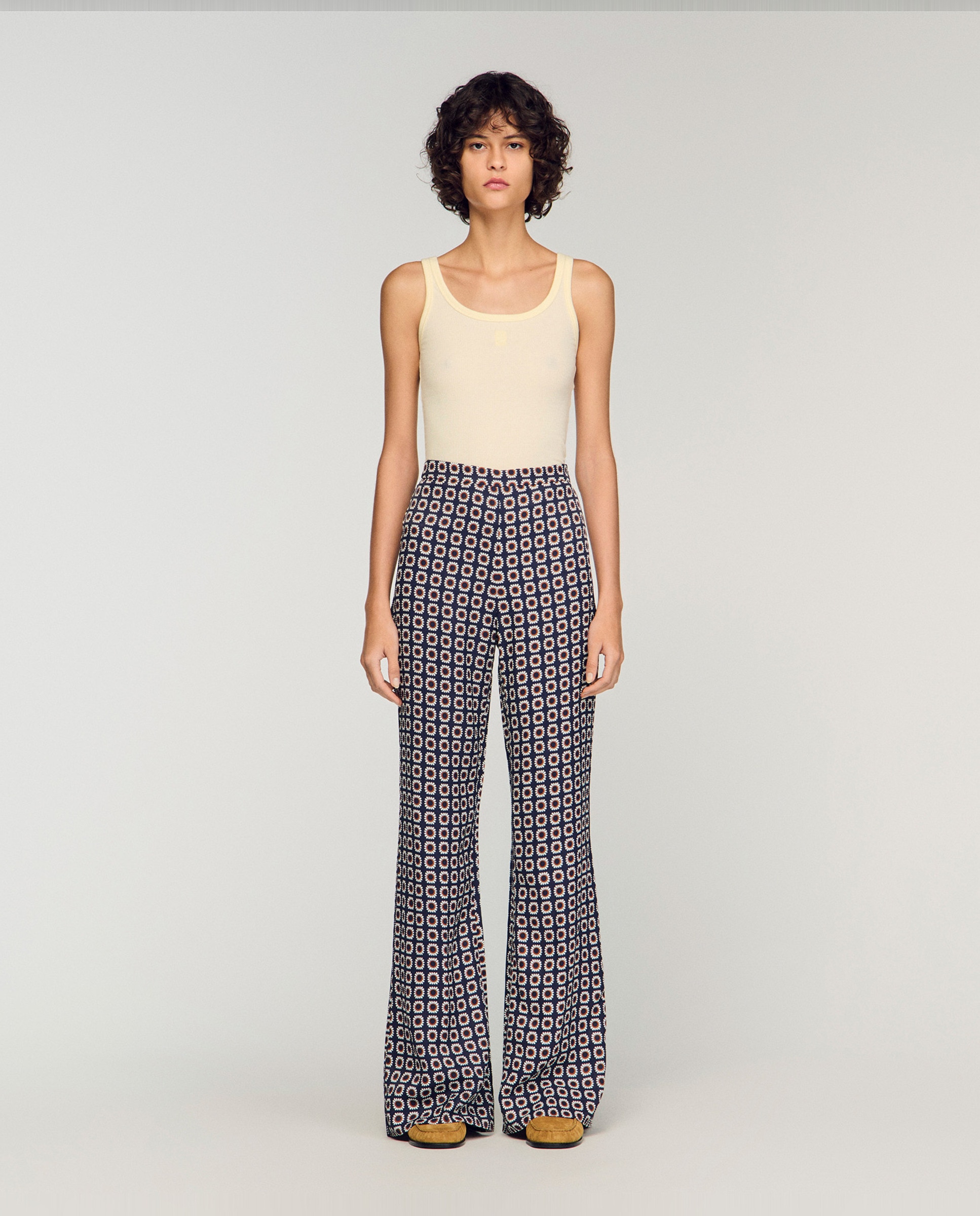 Sandro - Pantalones de campana de mujer fluidos largos con estampado floral.