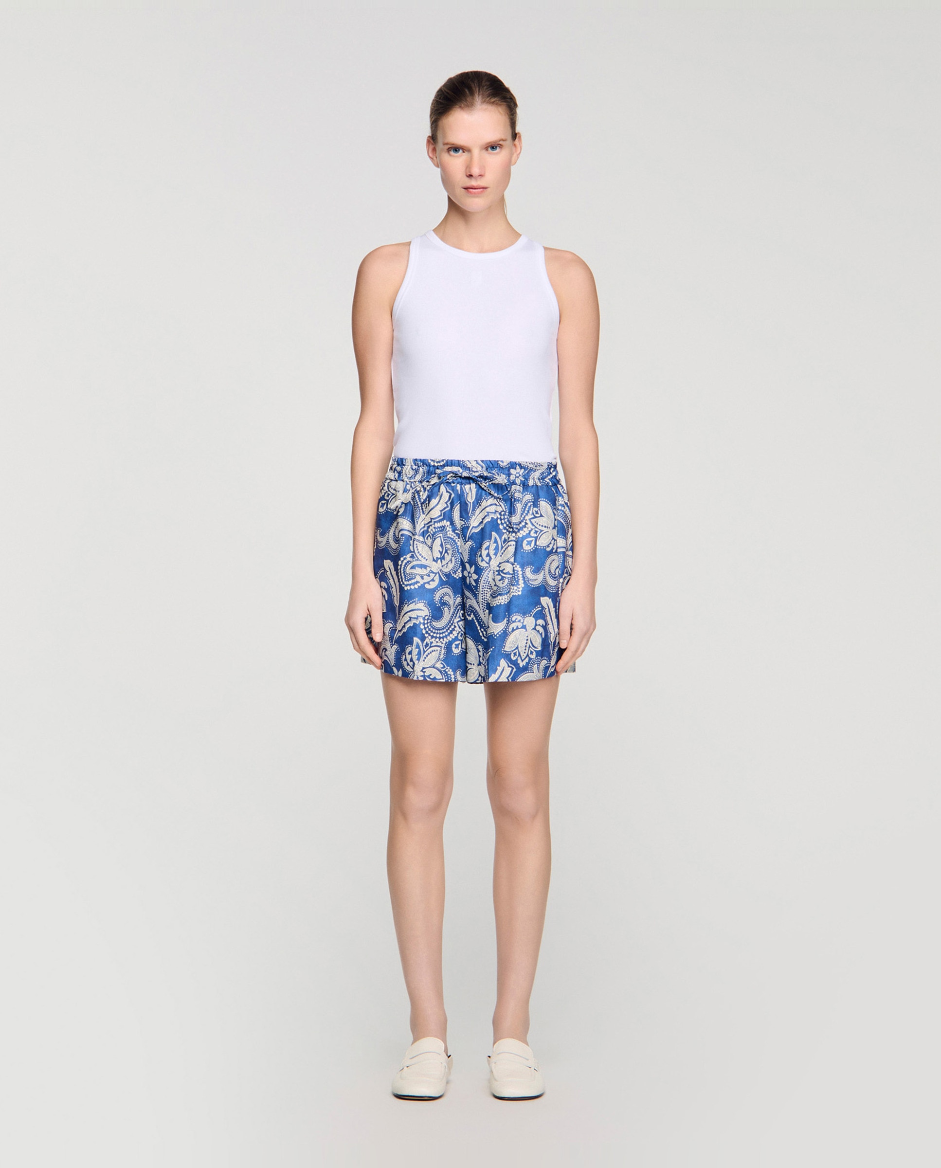 Sandro - Pantalón corto ancho de mujer con estampado floral.