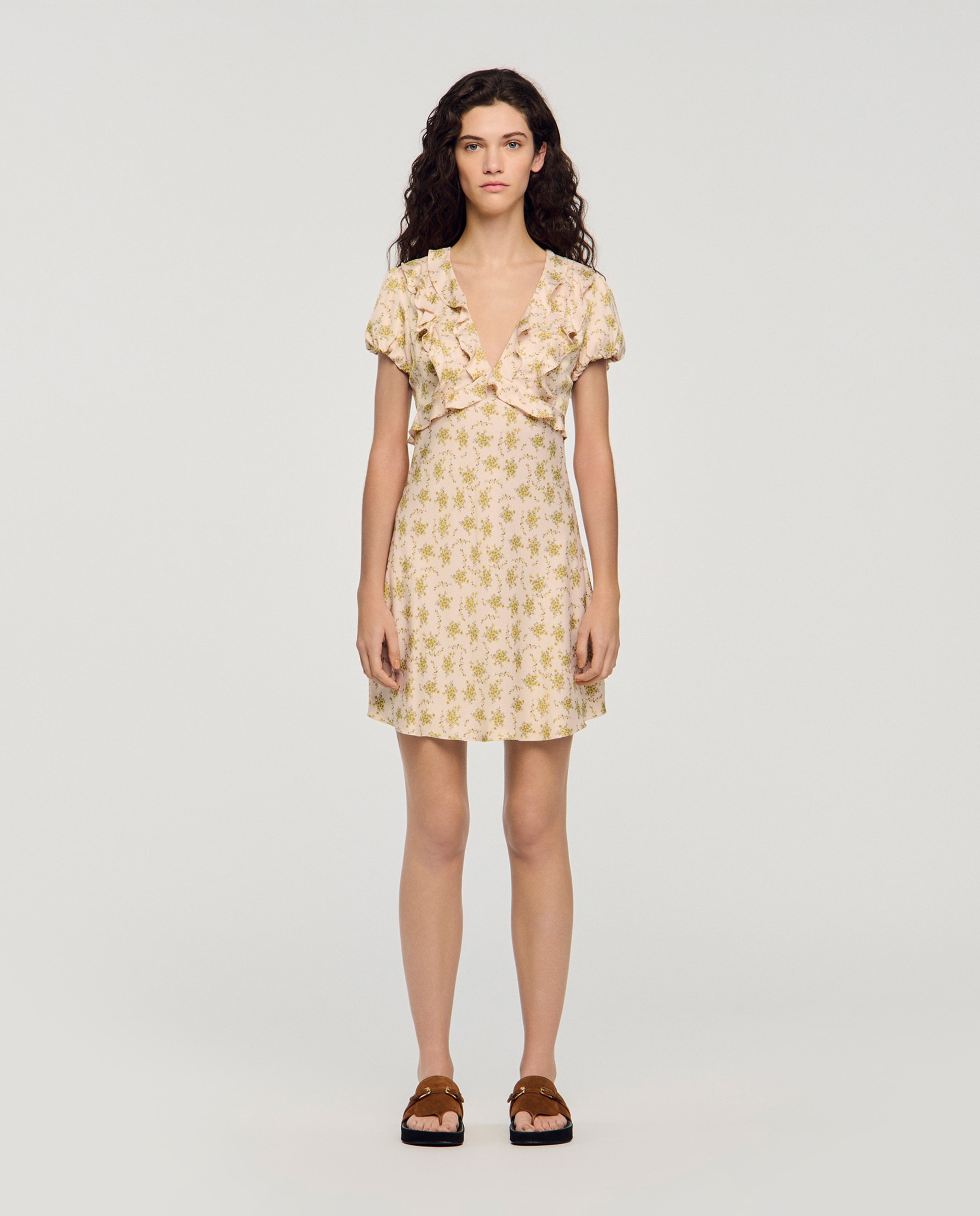 Sandro - Vestido corto de flores fluido con volantes.