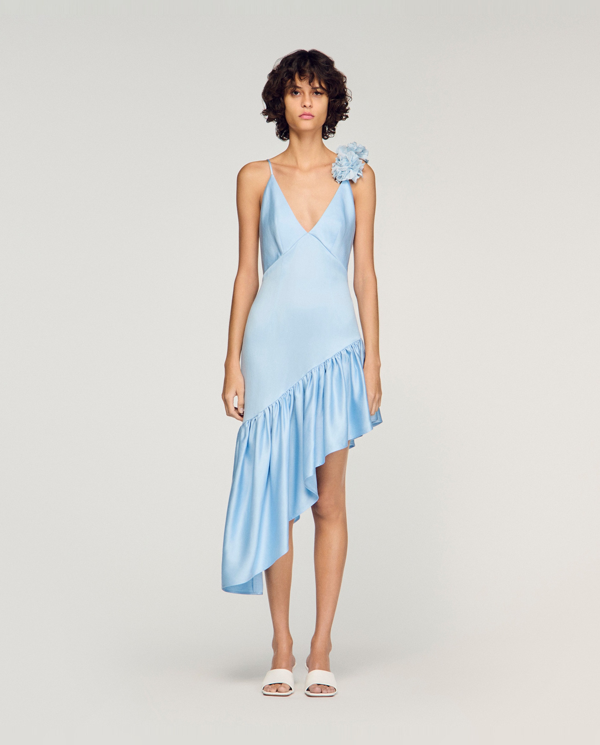 Imagen 0 de Vestido corto asimétrico entallado Azul claro