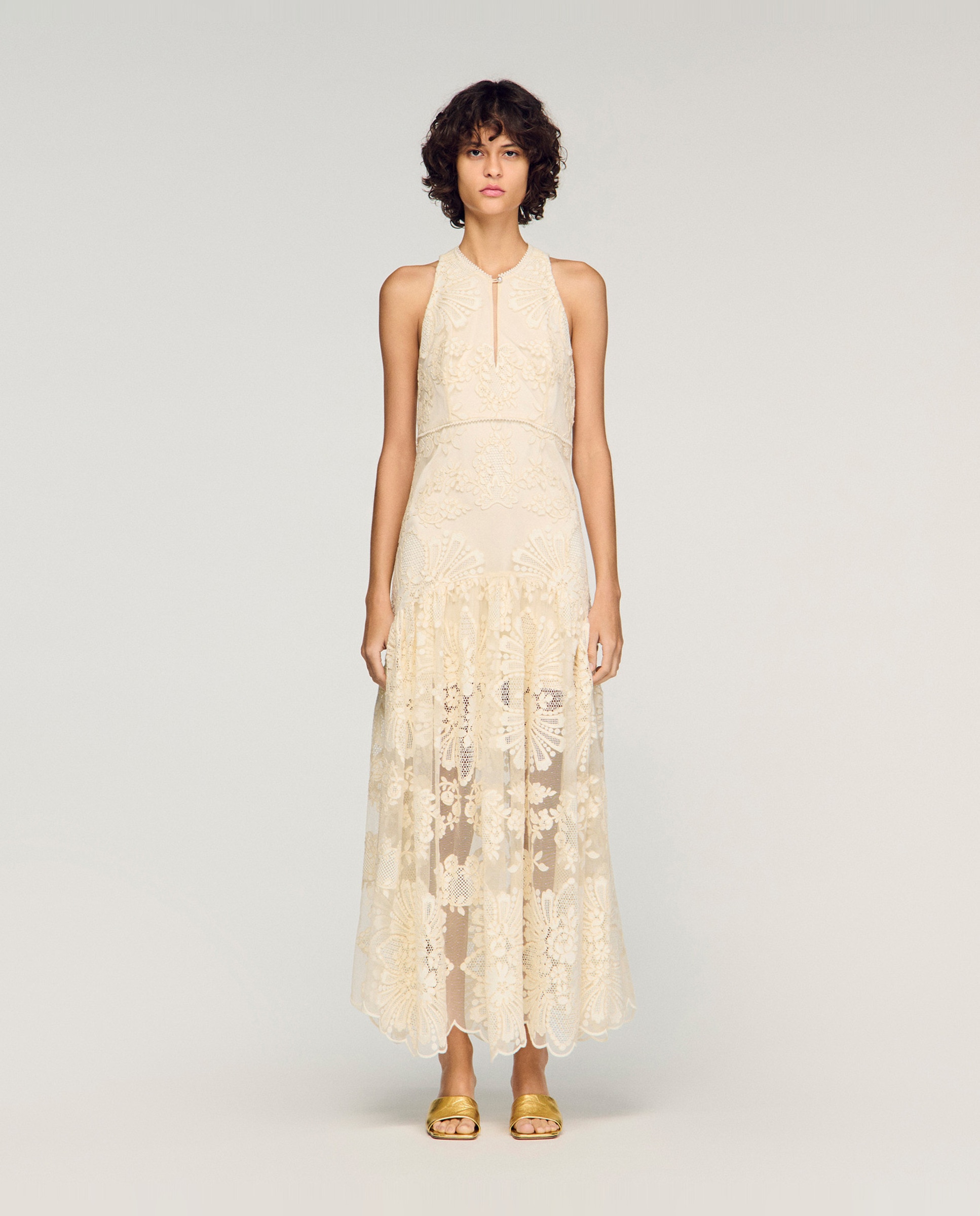 Imagen 0 de Vestido largo acampanado de guipur floral Beige