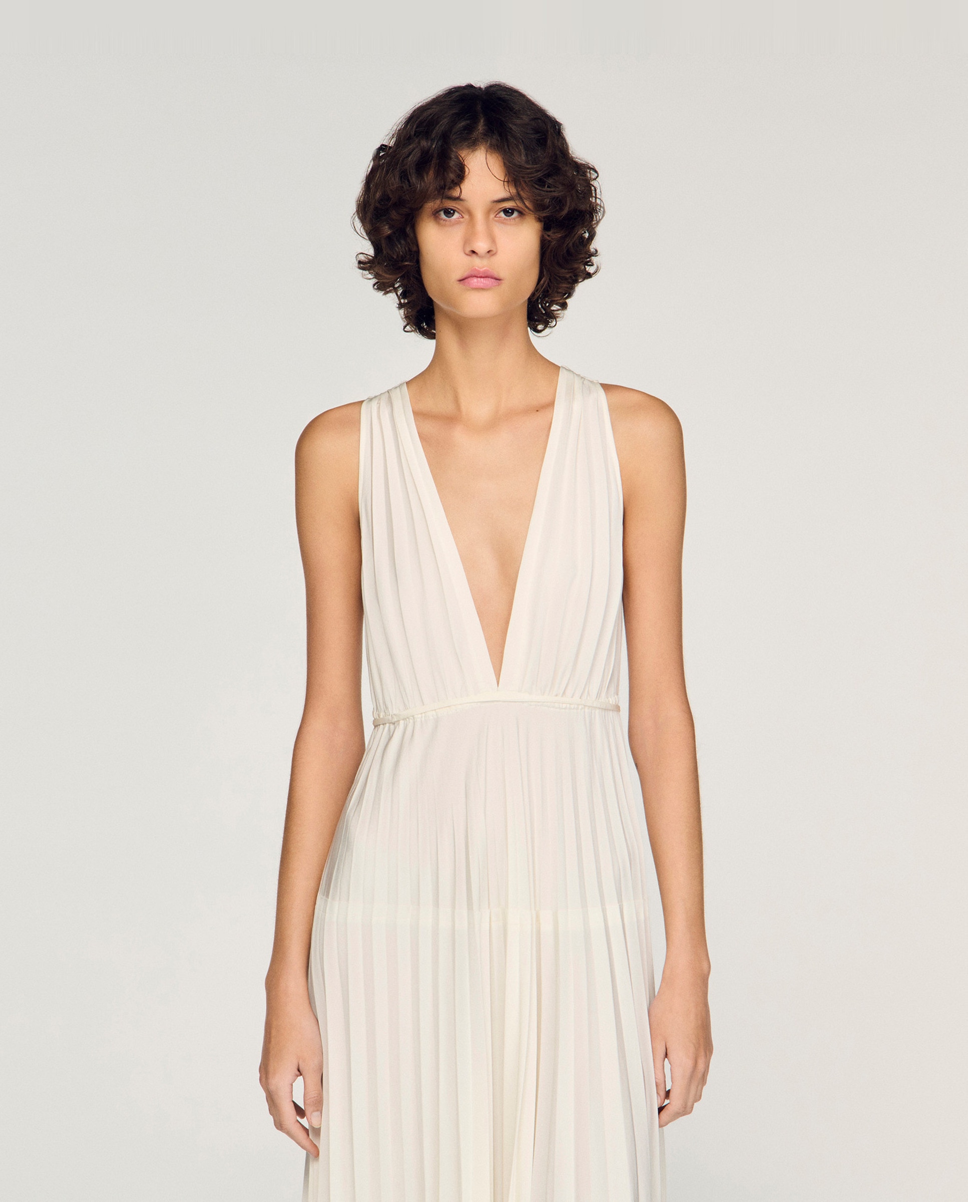 Vestido largo plisado con escote pico - Sandro - Blanco Blanco-3