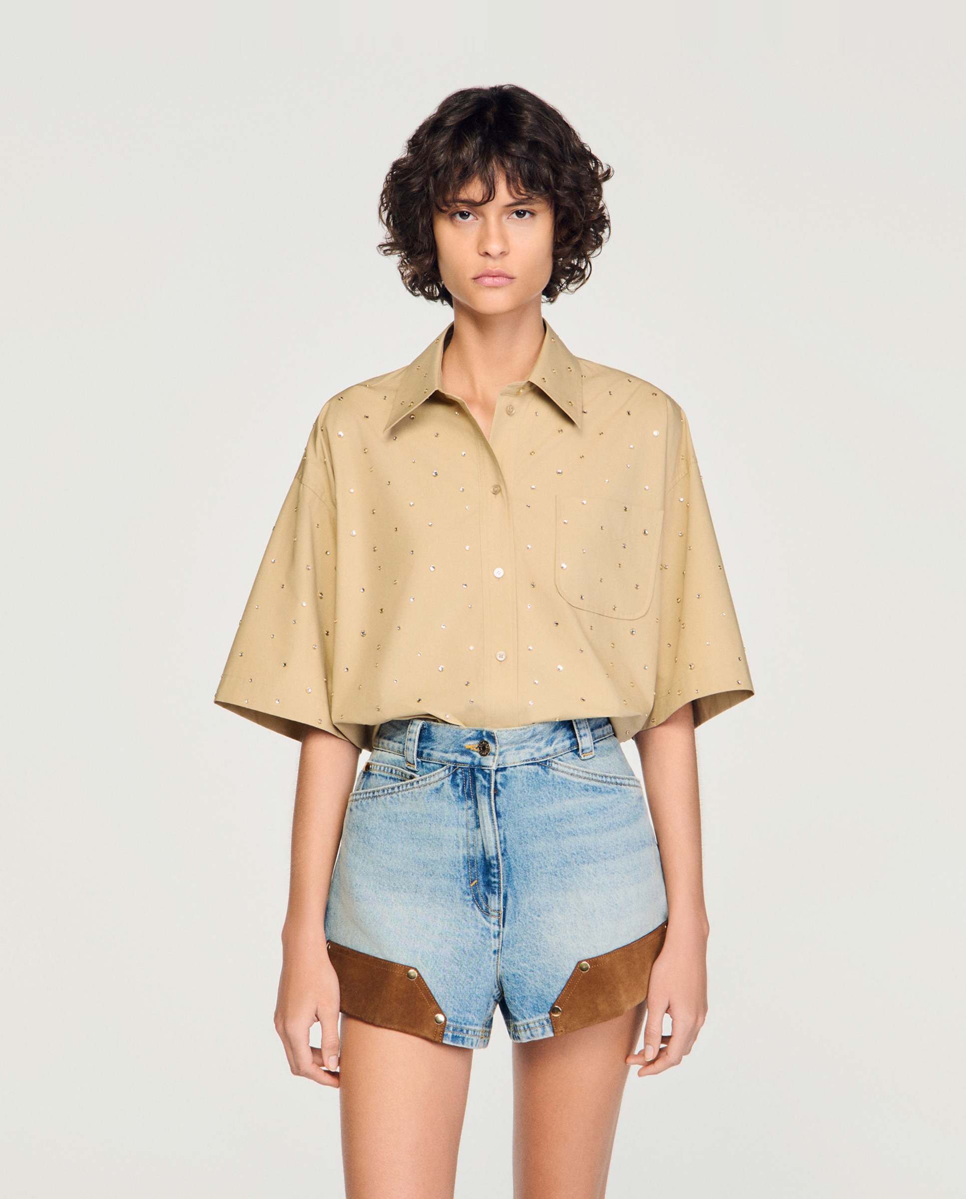 Sandro - Camisa de mujer 100% algodón con strass, ancha y manga corta.