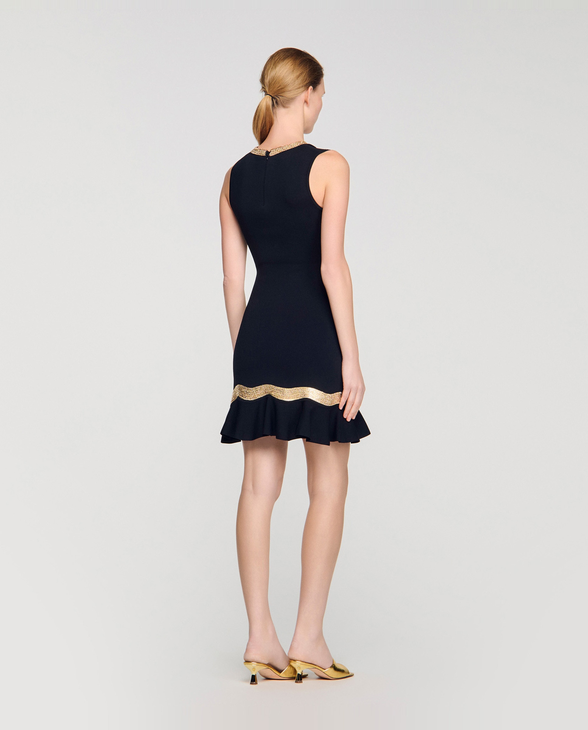 Vestido corto de punto con cadena y volante - Sandro - Negro Negro-2