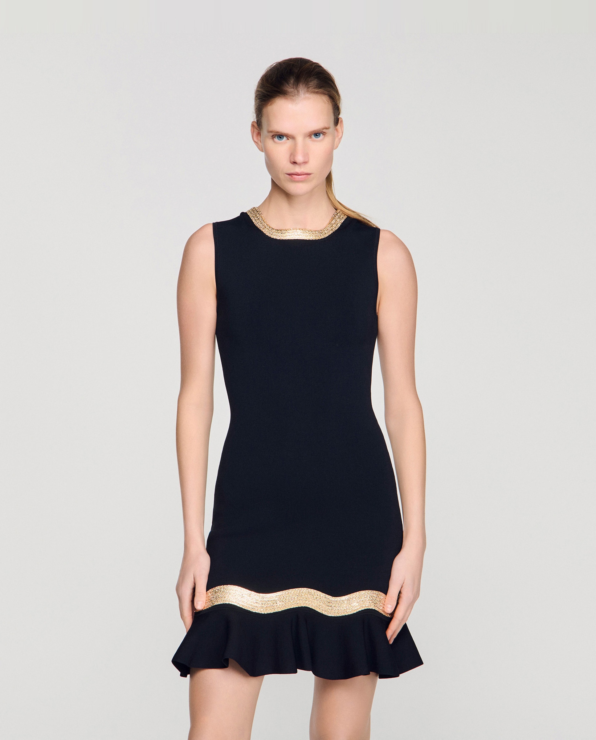Vestido corto de punto con cadena y volante - Sandro - Negro Negro-4