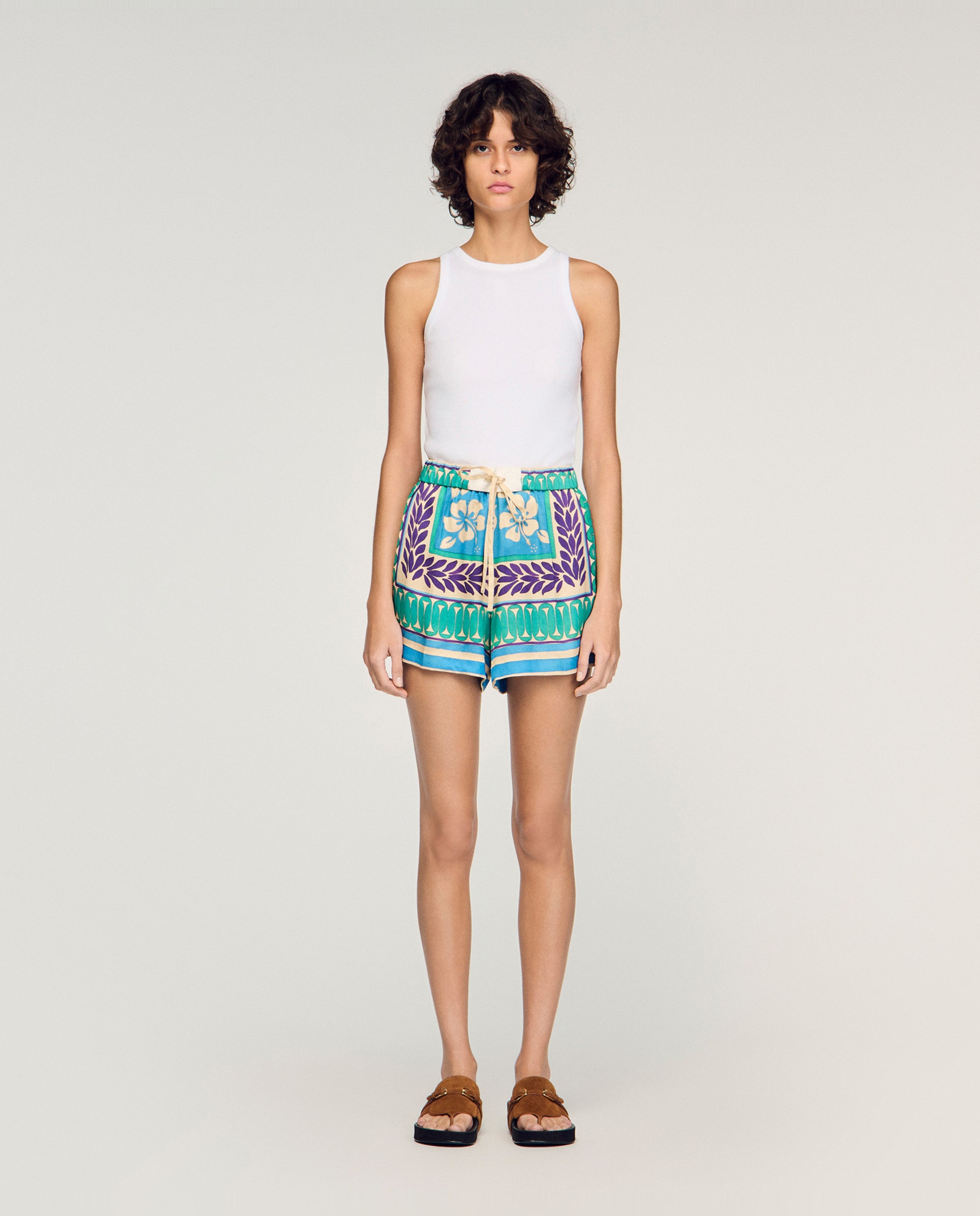 Sandro - Short de mujer con estampado floral y corte ancho.