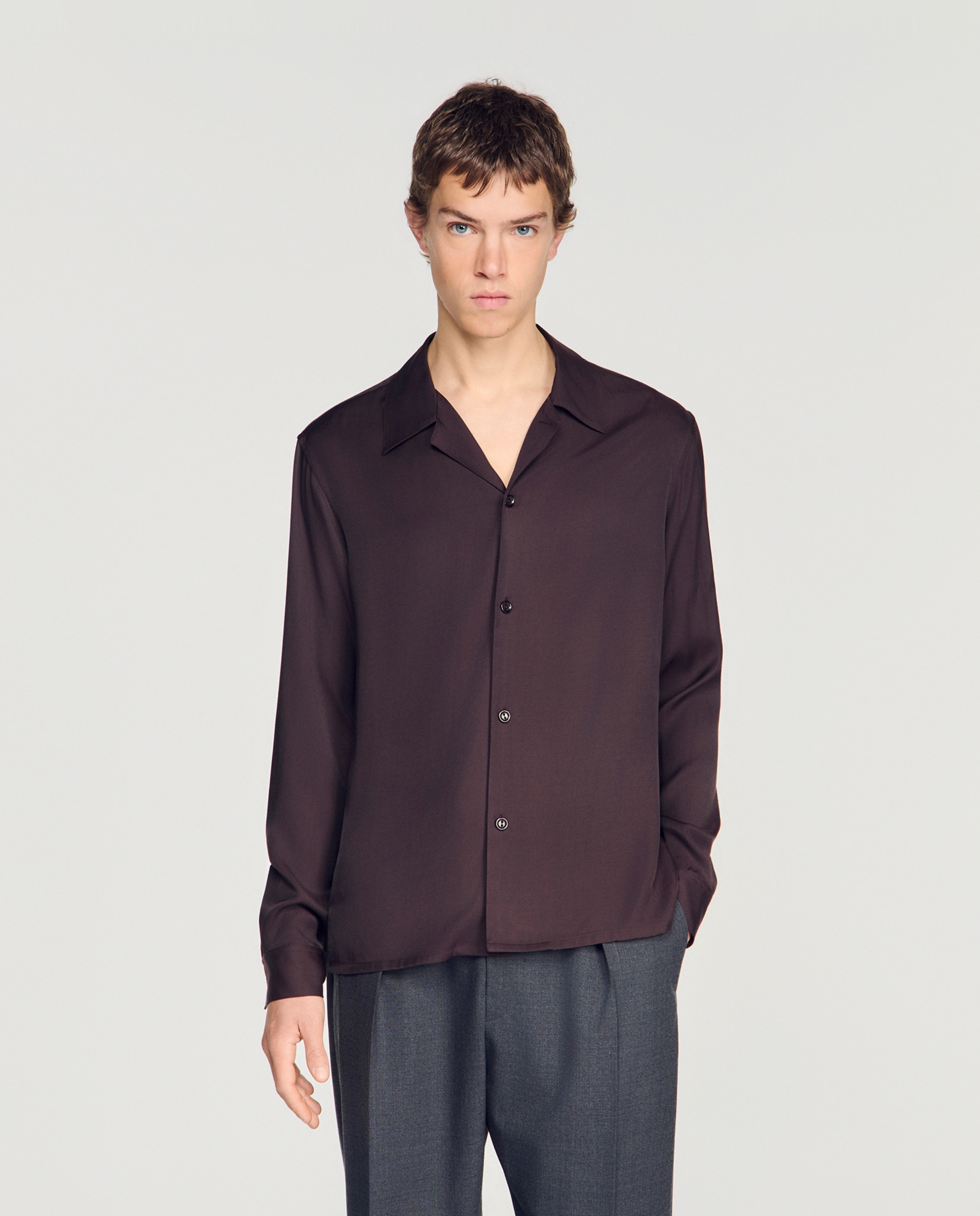 Camisa de hombre fluida cuello italiano manga larga - Sandro - Camel Marrón oscuro-1