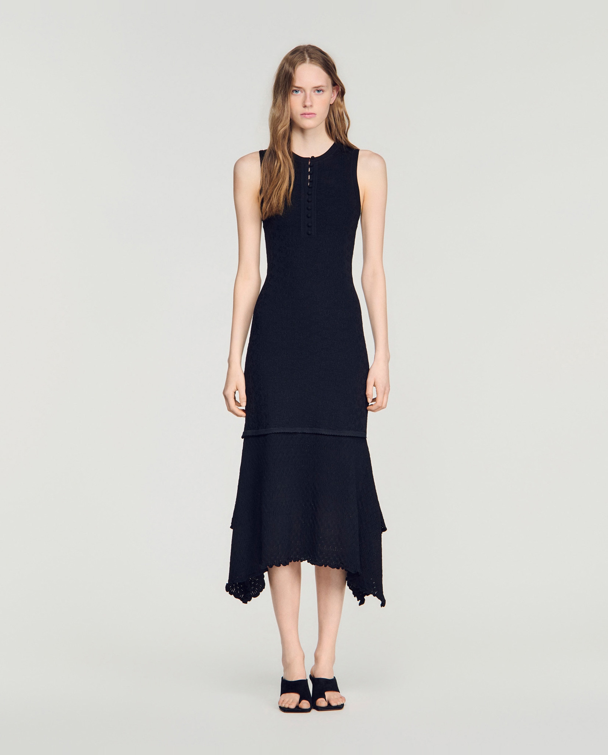 Vestido midi de punto pointelle sin mangas con falda asimétrica y volantes - Sandro - Negro Negro-1